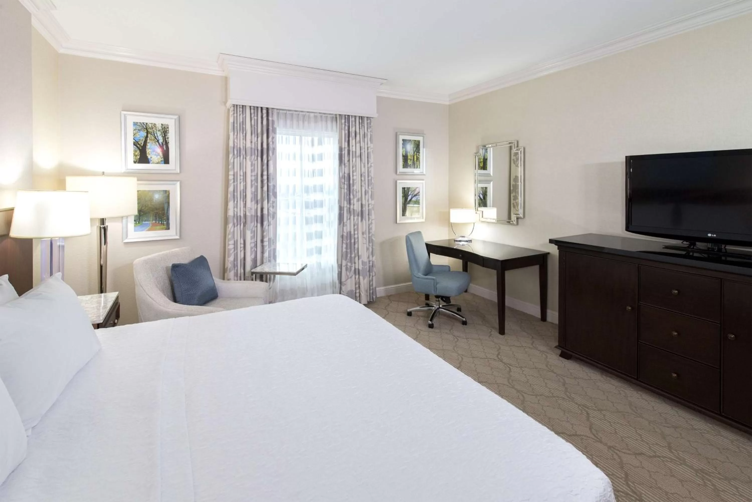 TV and multimedia, Bed in Hampton Inn & Suites South Park at Phillips Place