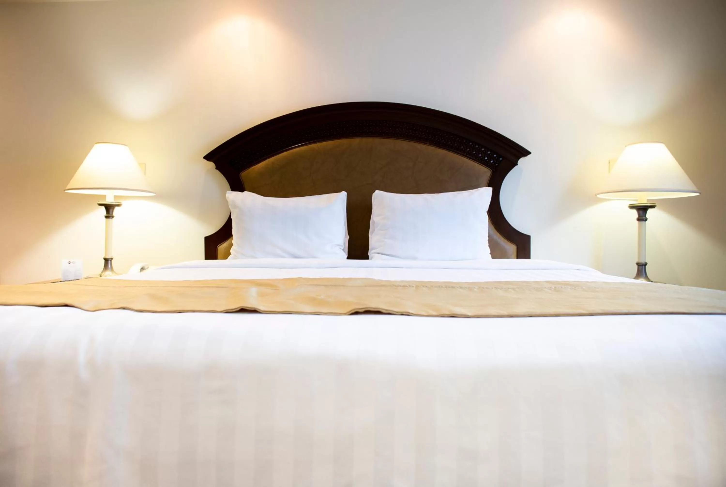 Bed in Best Western PLUS Monterrey Colón