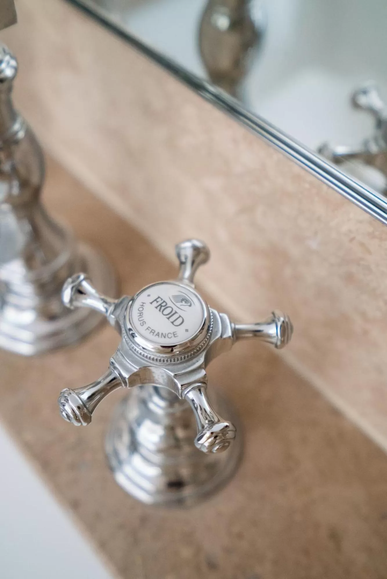 Bathroom in Hotel Saint-Louis en L'Isle - Notre-Dame