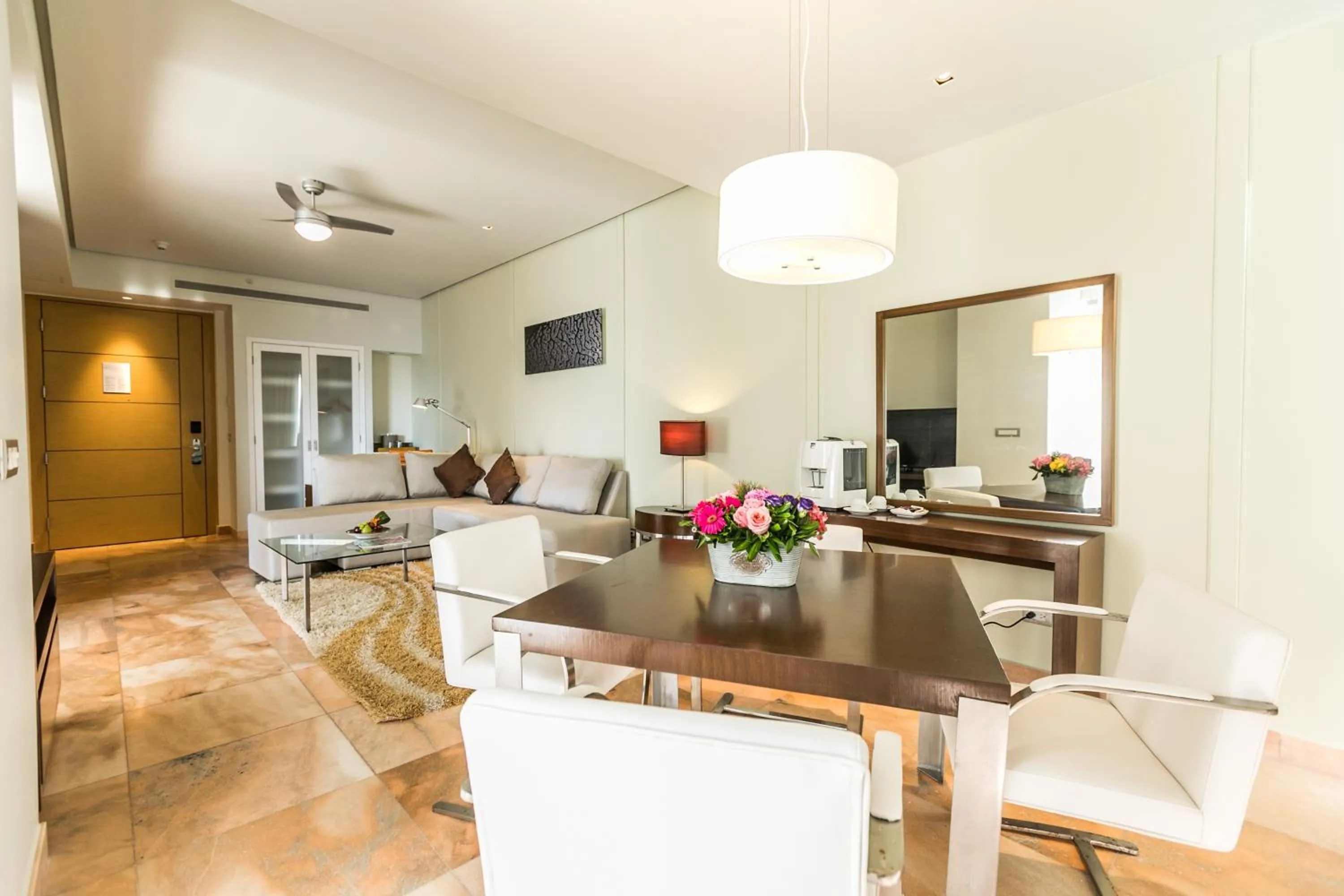 Living room in Palacio Mundo Imperial Riviera Diamante Acapulco