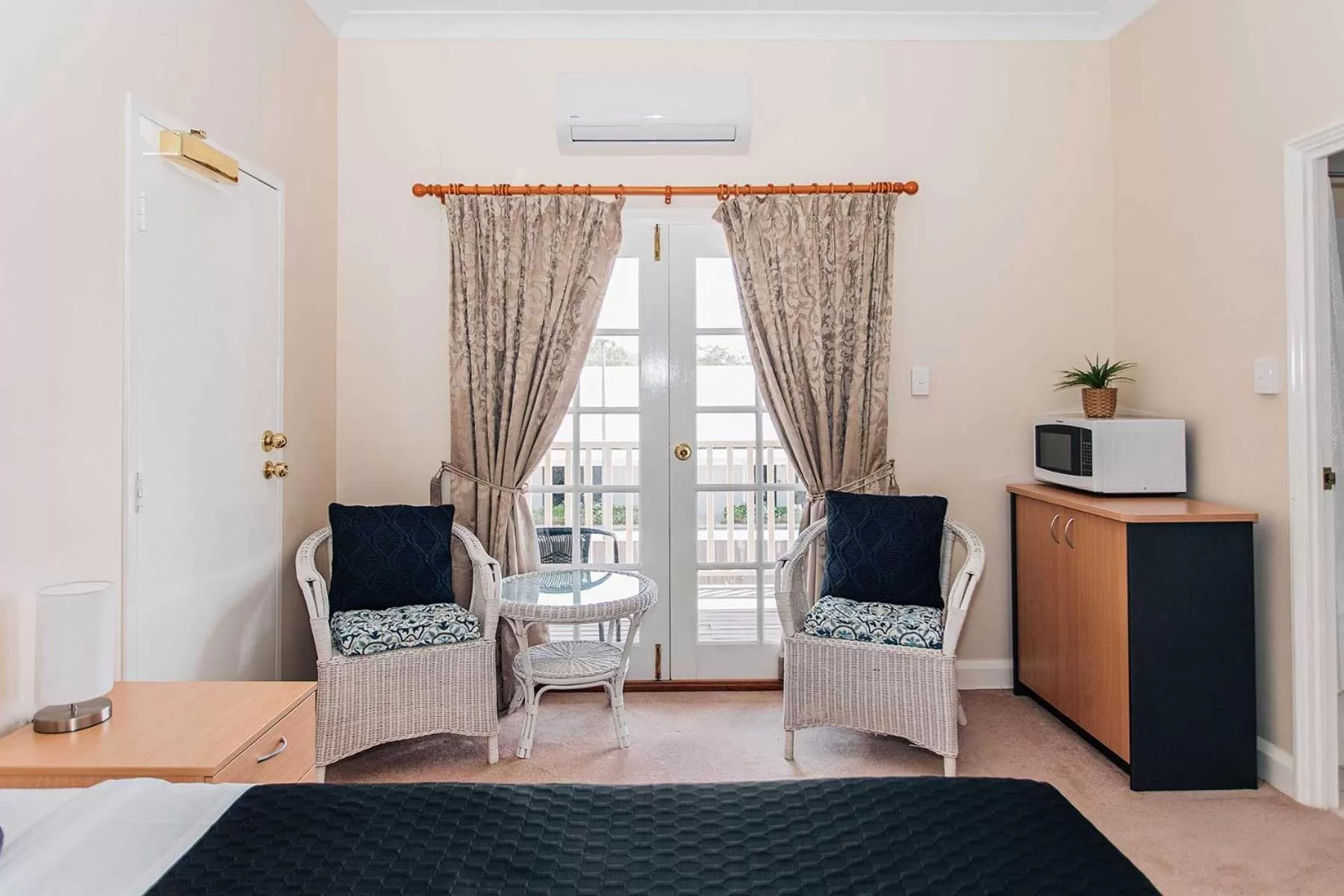 Seating area in Settlers Hotel York