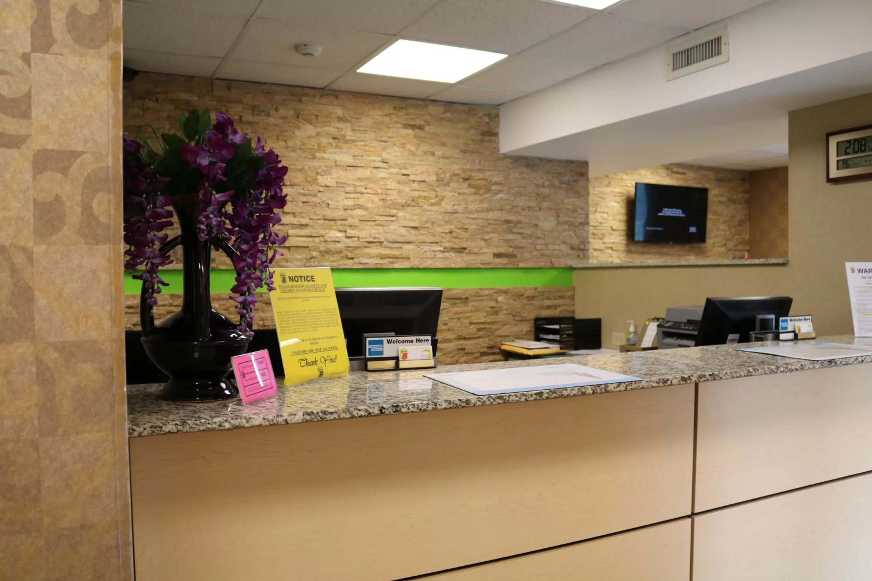 Lobby or reception in Super 8 by Wyndham Plattsburgh