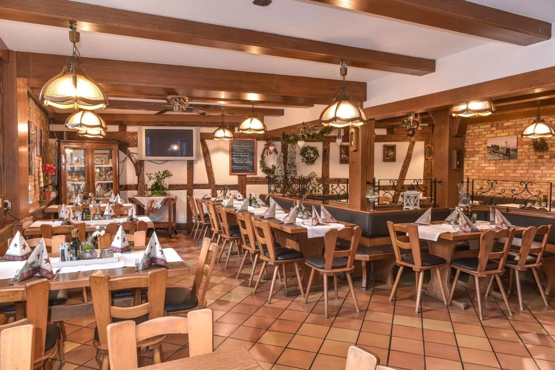 Restaurant/Places to Eat in Hotel Ristorante Rostica