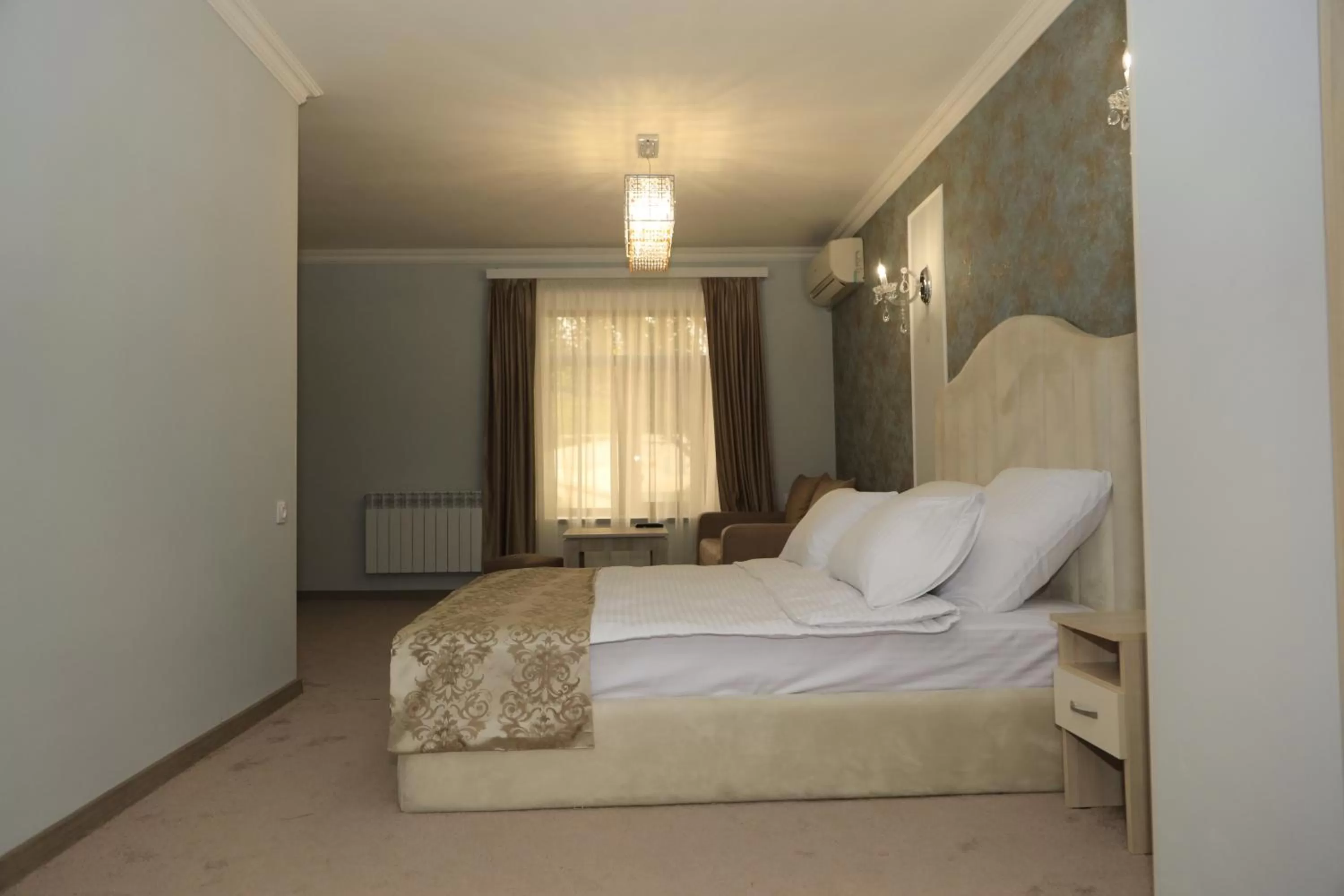 Bed in DeLin Hotel And Tours