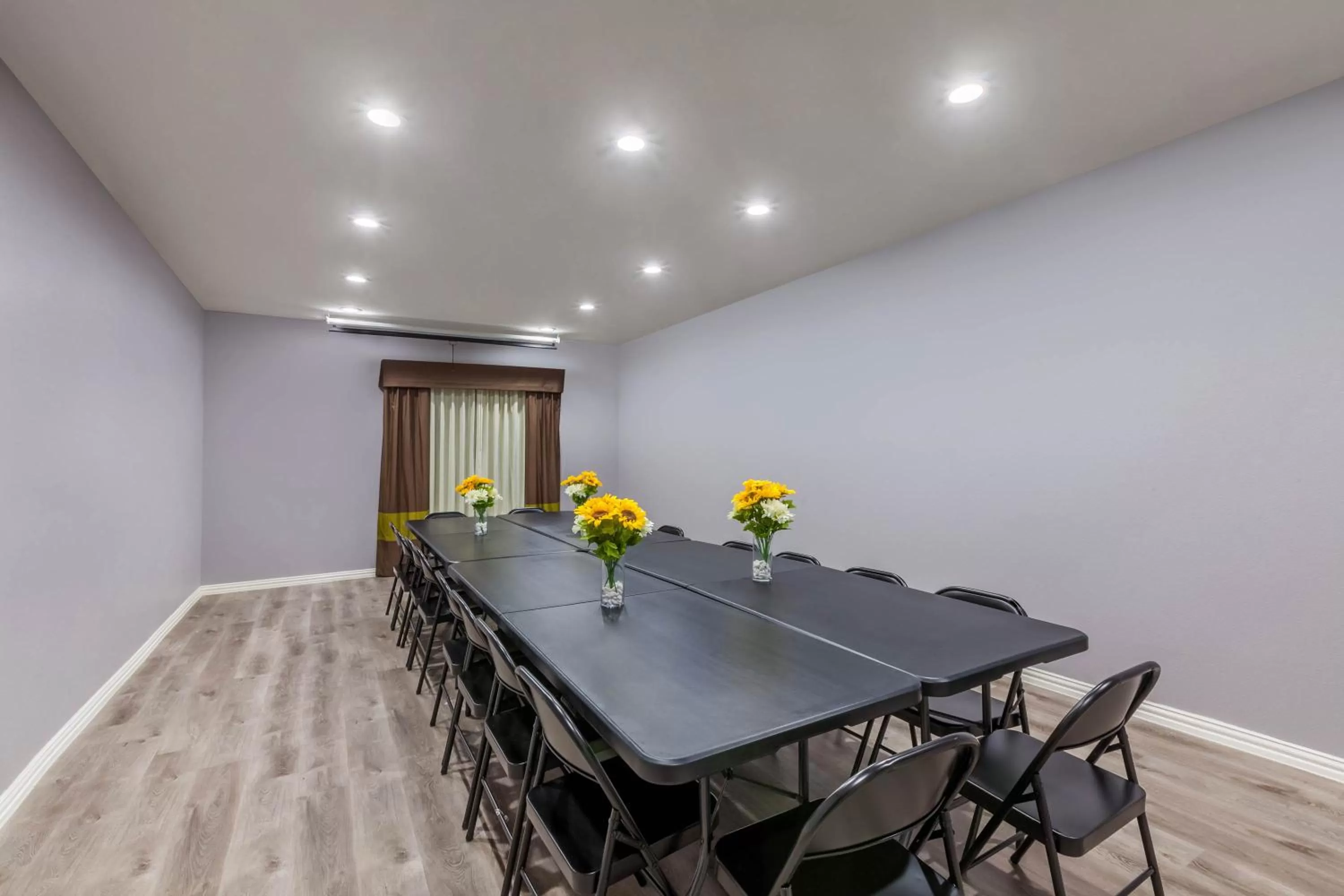 Meeting/conference room in Super 8 by Wyndham Kingwood Houston North