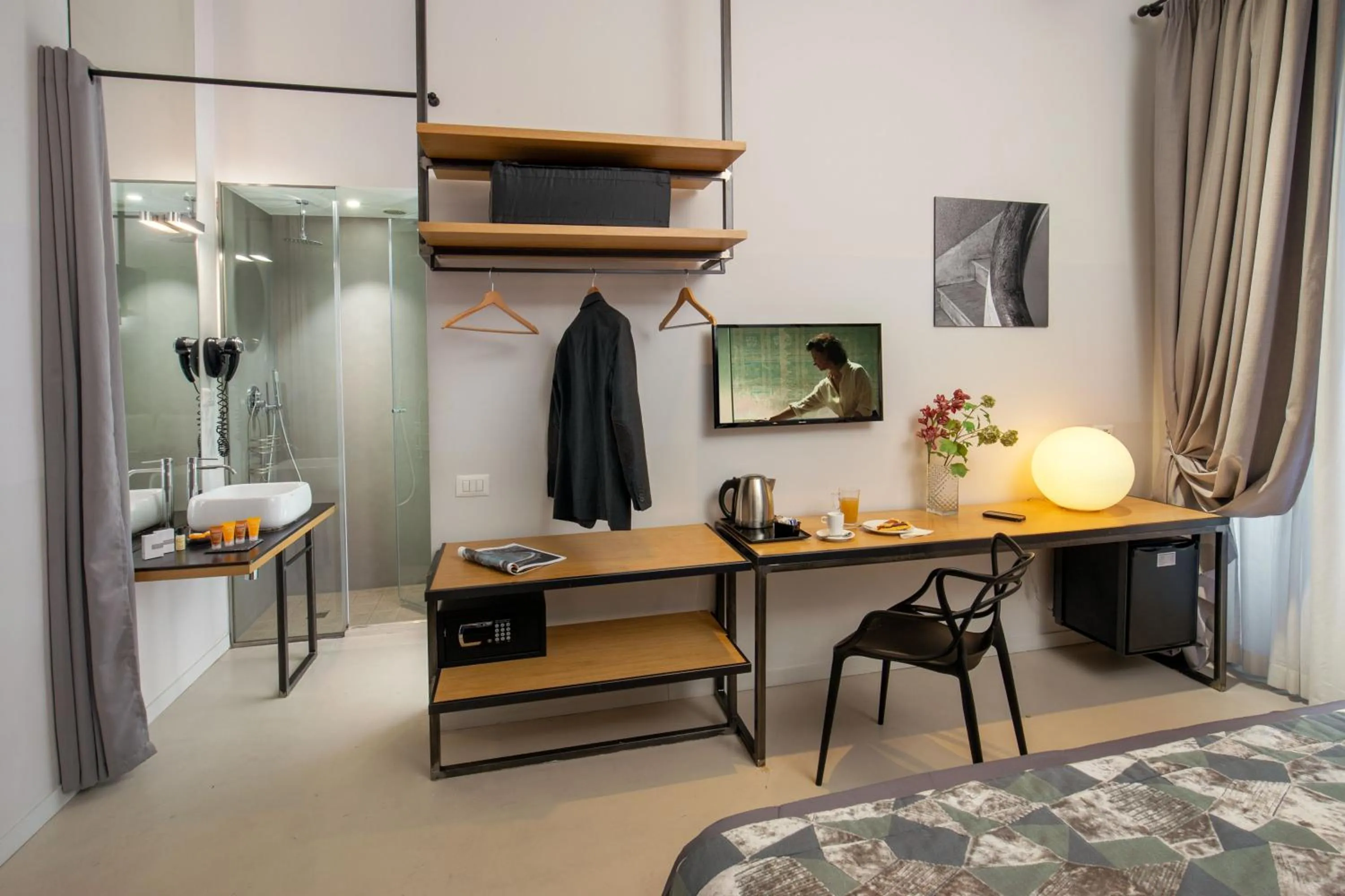 microwave, Bed in Viminale View Hotel