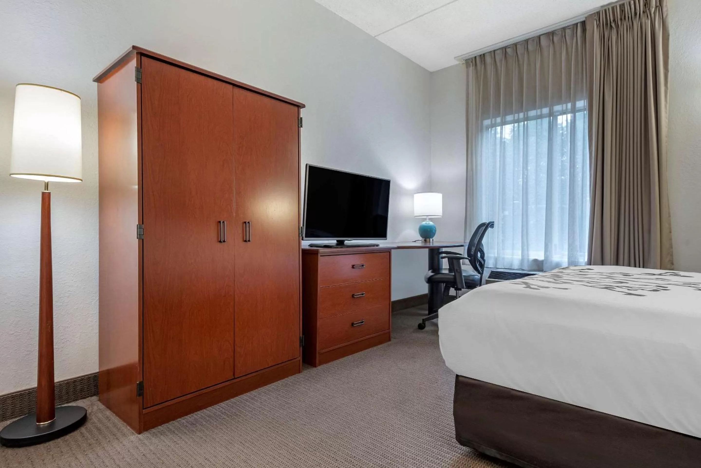 Photo of the whole room, Bed in Sleep Inn Amherst - Buffalo North near University