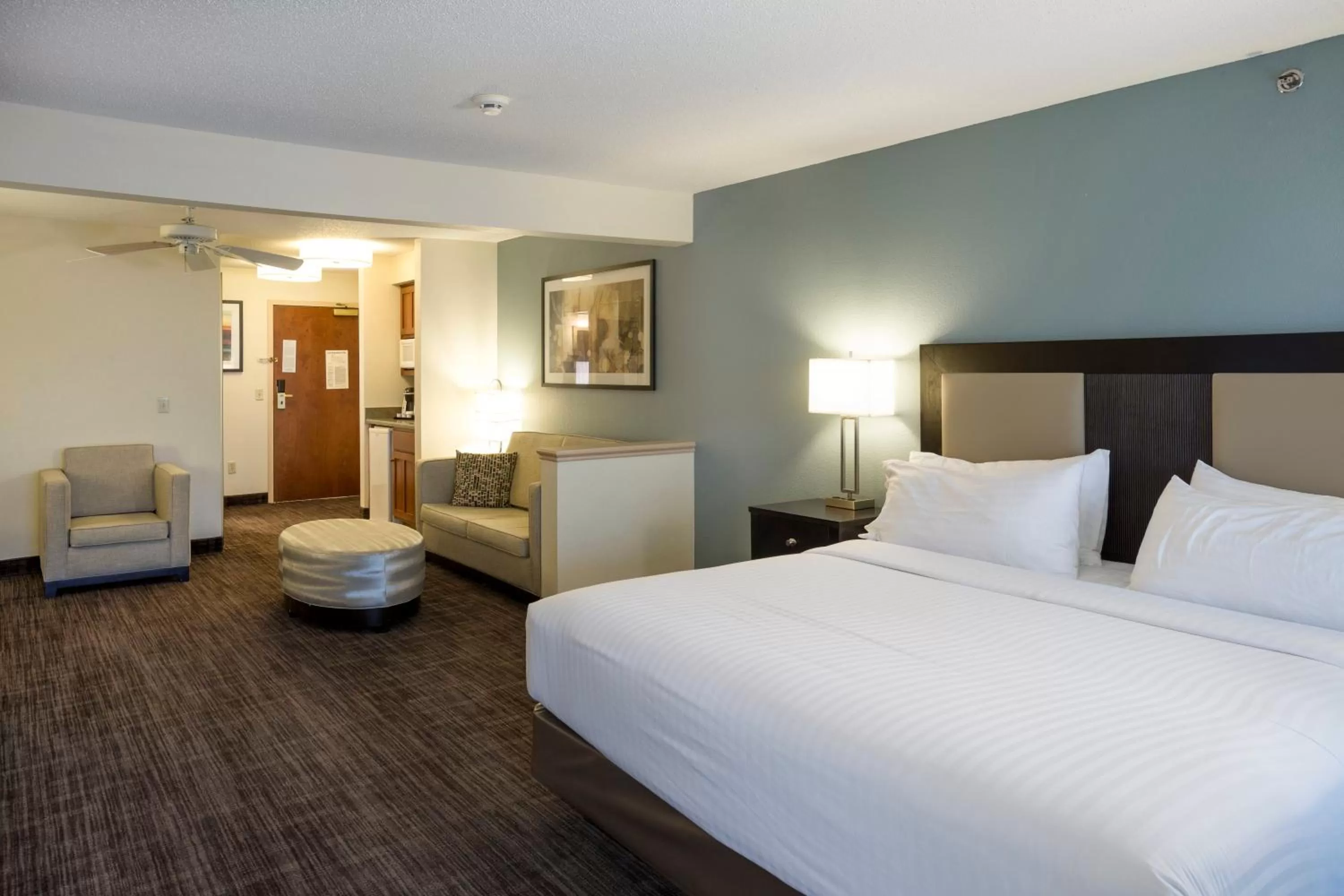 Photo of the whole room, Bed in Holiday Inn Express Hotel & Suites-Saint Joseph by IHG