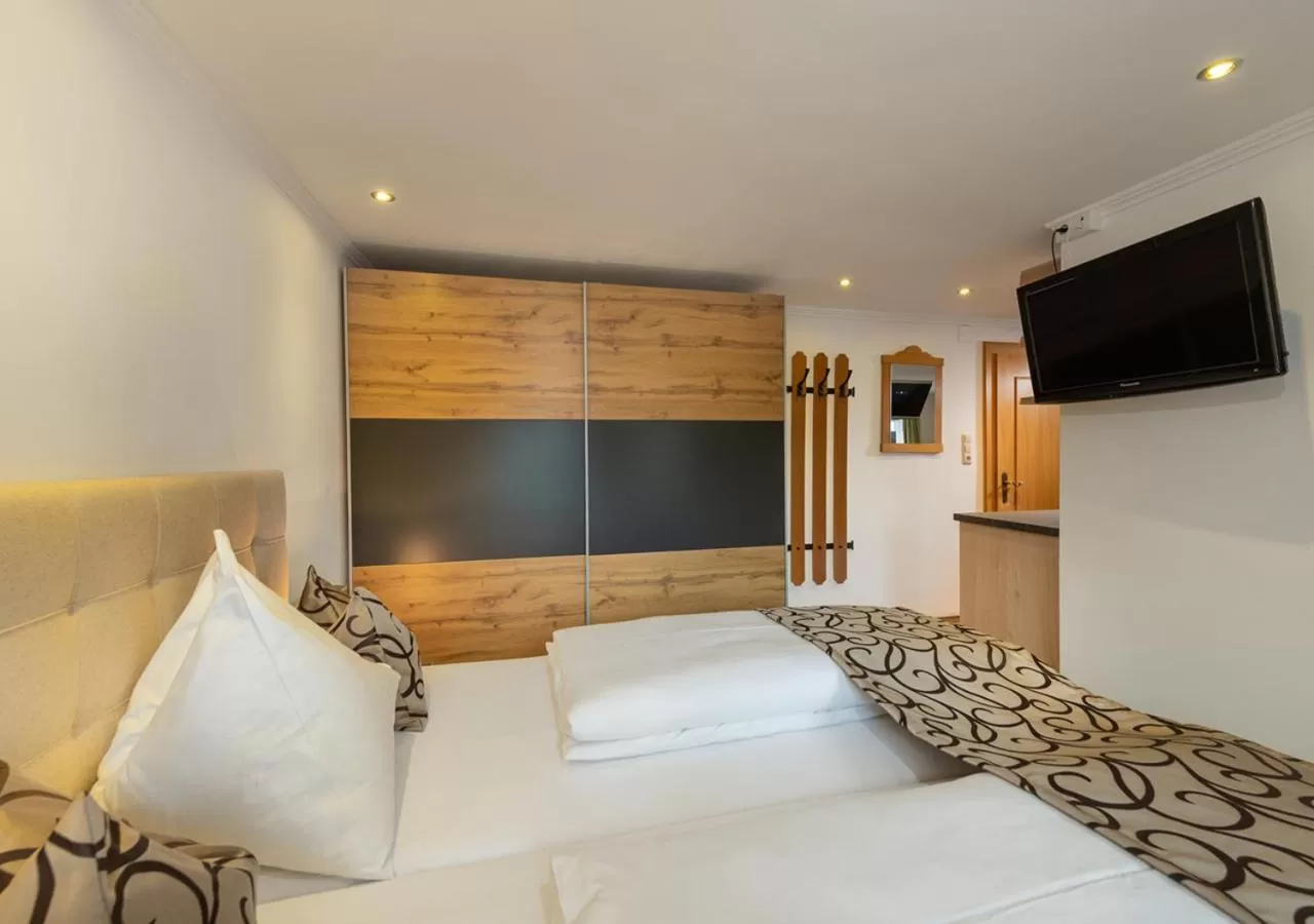 Photo of the whole room, Bed in GRUBERS, Hotel Appartments Gastein