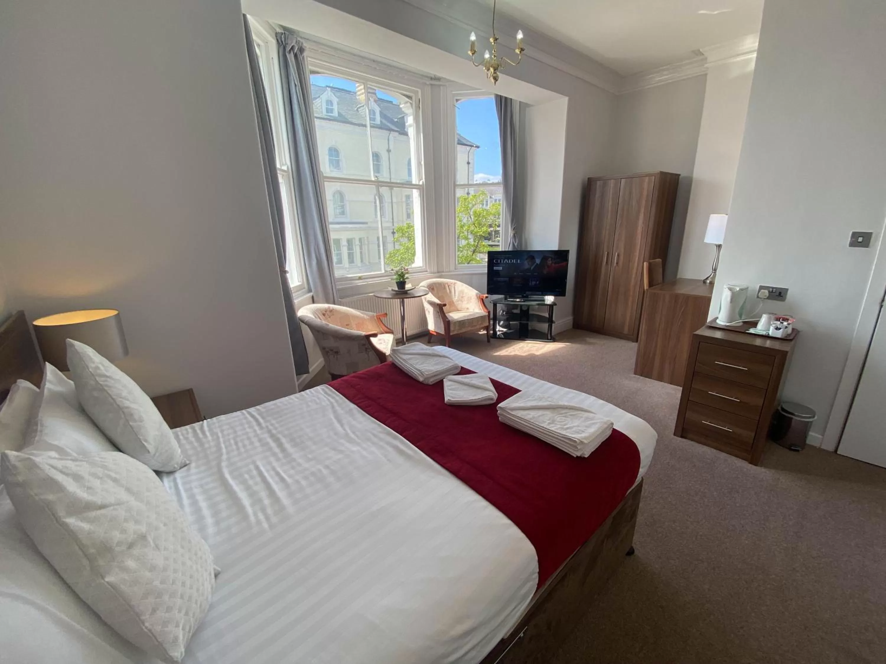 Bed in The Broadway Hotel