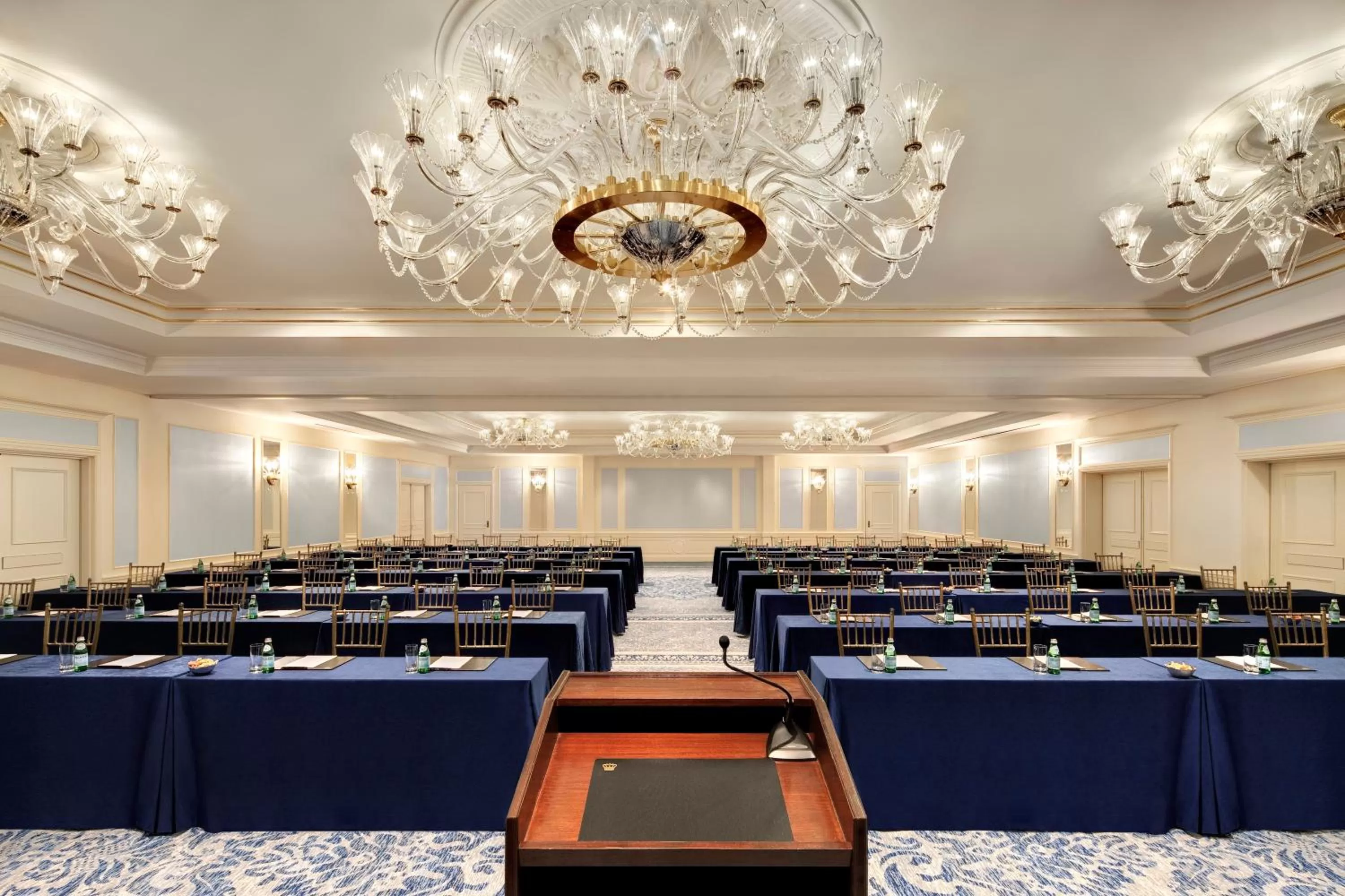 Business facilities in Lotte New York Palace