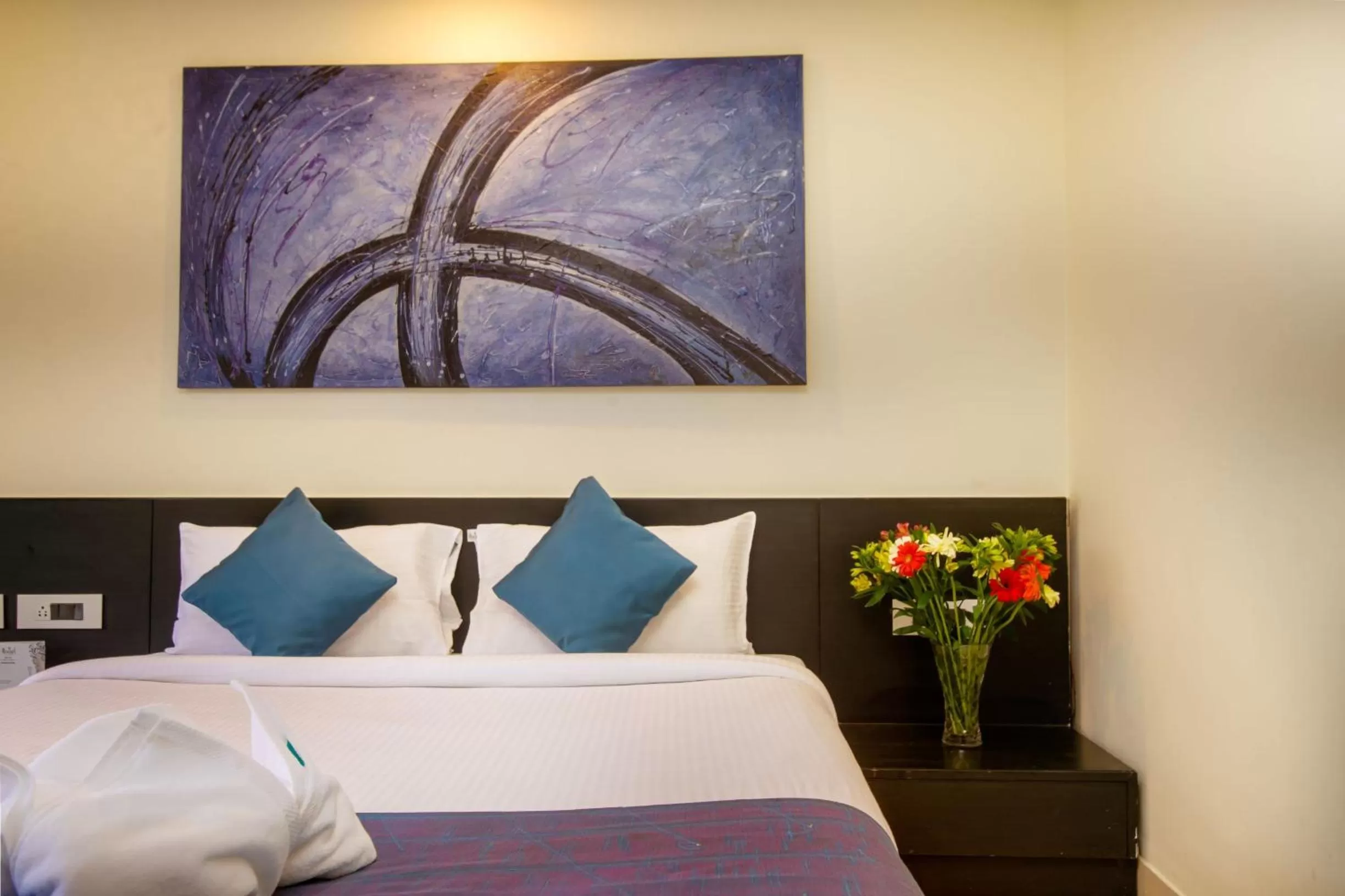 Bed in Muscatel Yavachi - 400 Mts from MG Marg