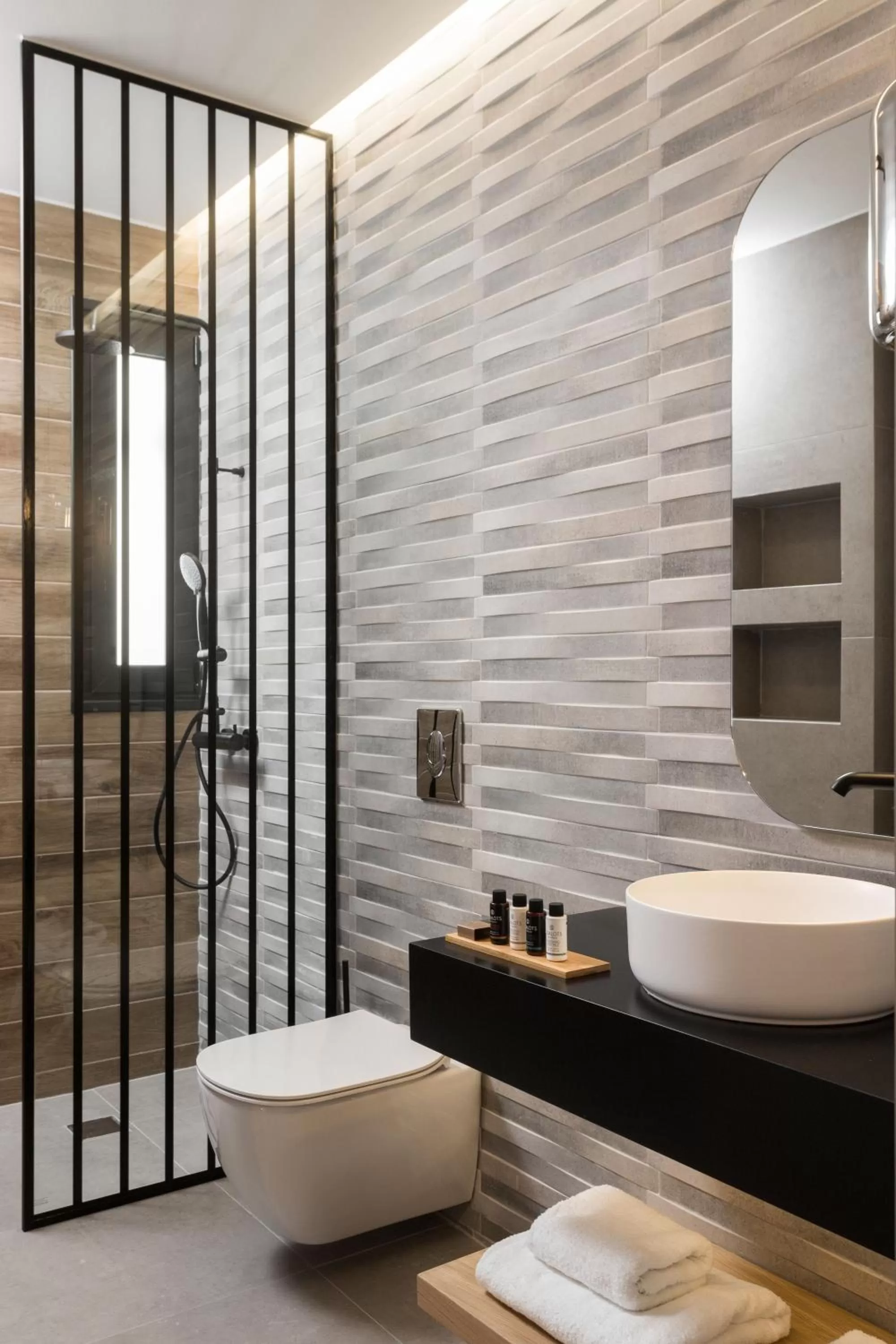 Shower in LUX&EASY Athens Downtown Apartments