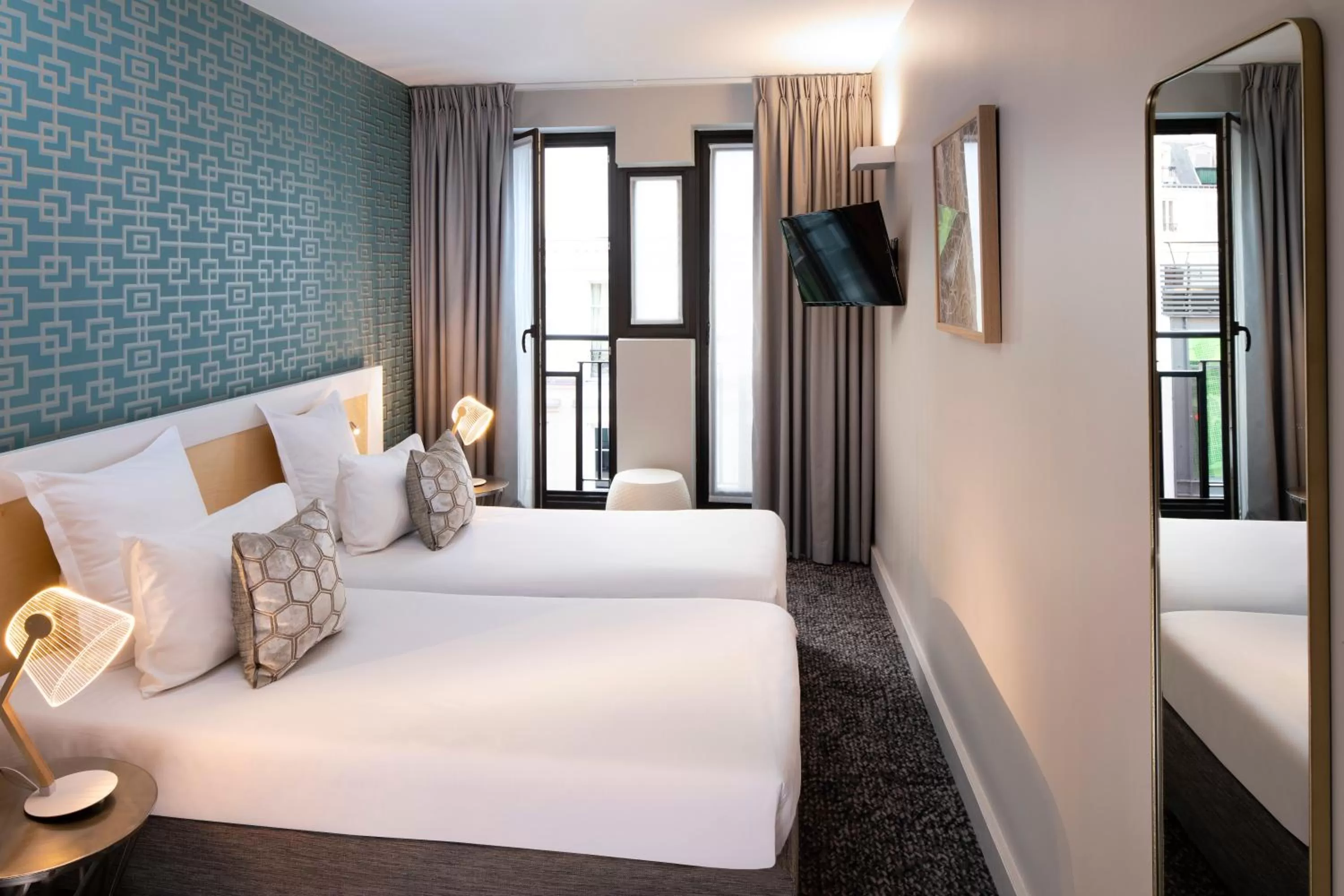 Photo of the whole room, Bed in Paris Bastille