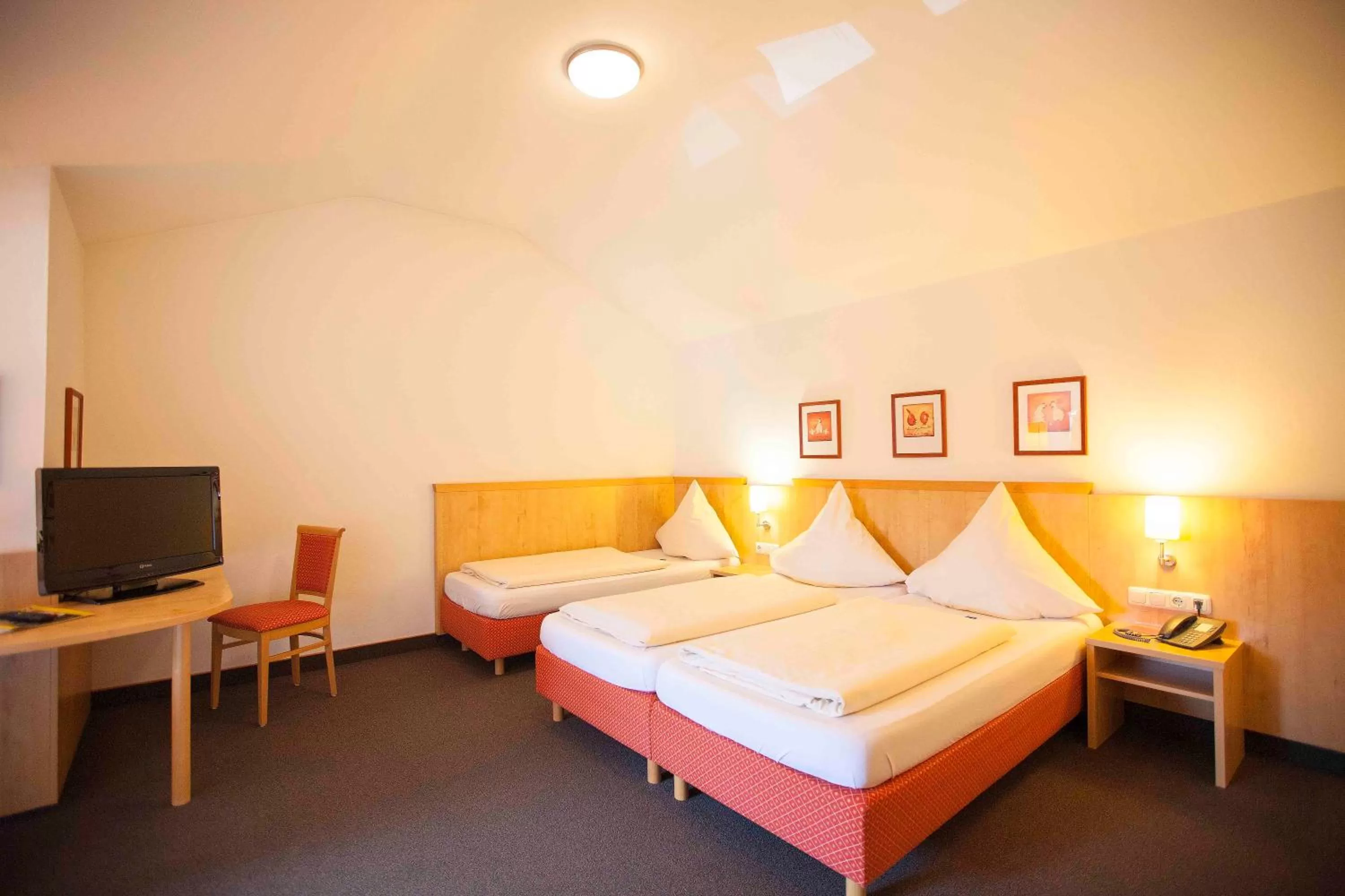 Bedroom, Bed in Alter Hof