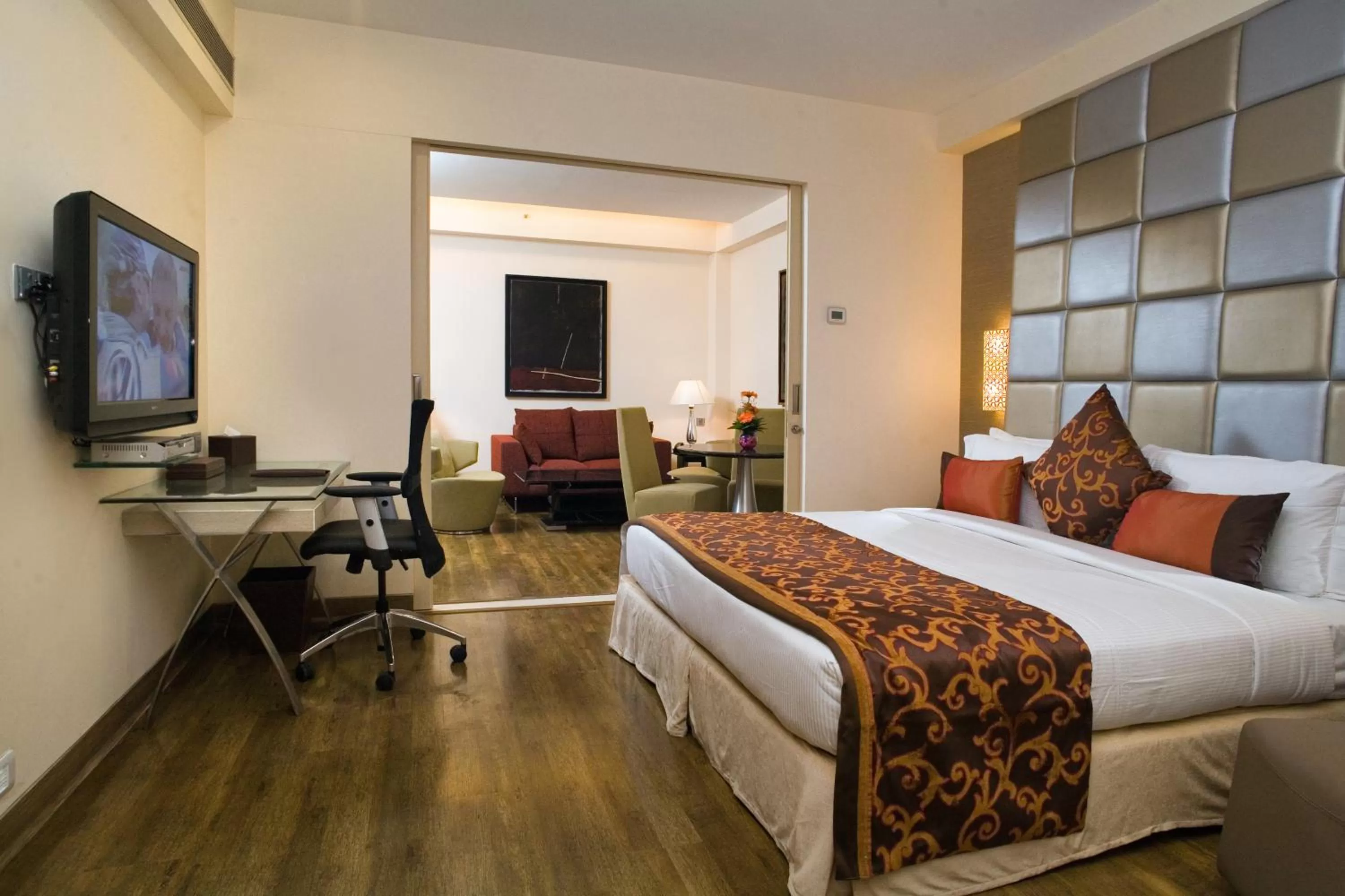 Photo of the whole room, Bed in The Sonnet Kolkata