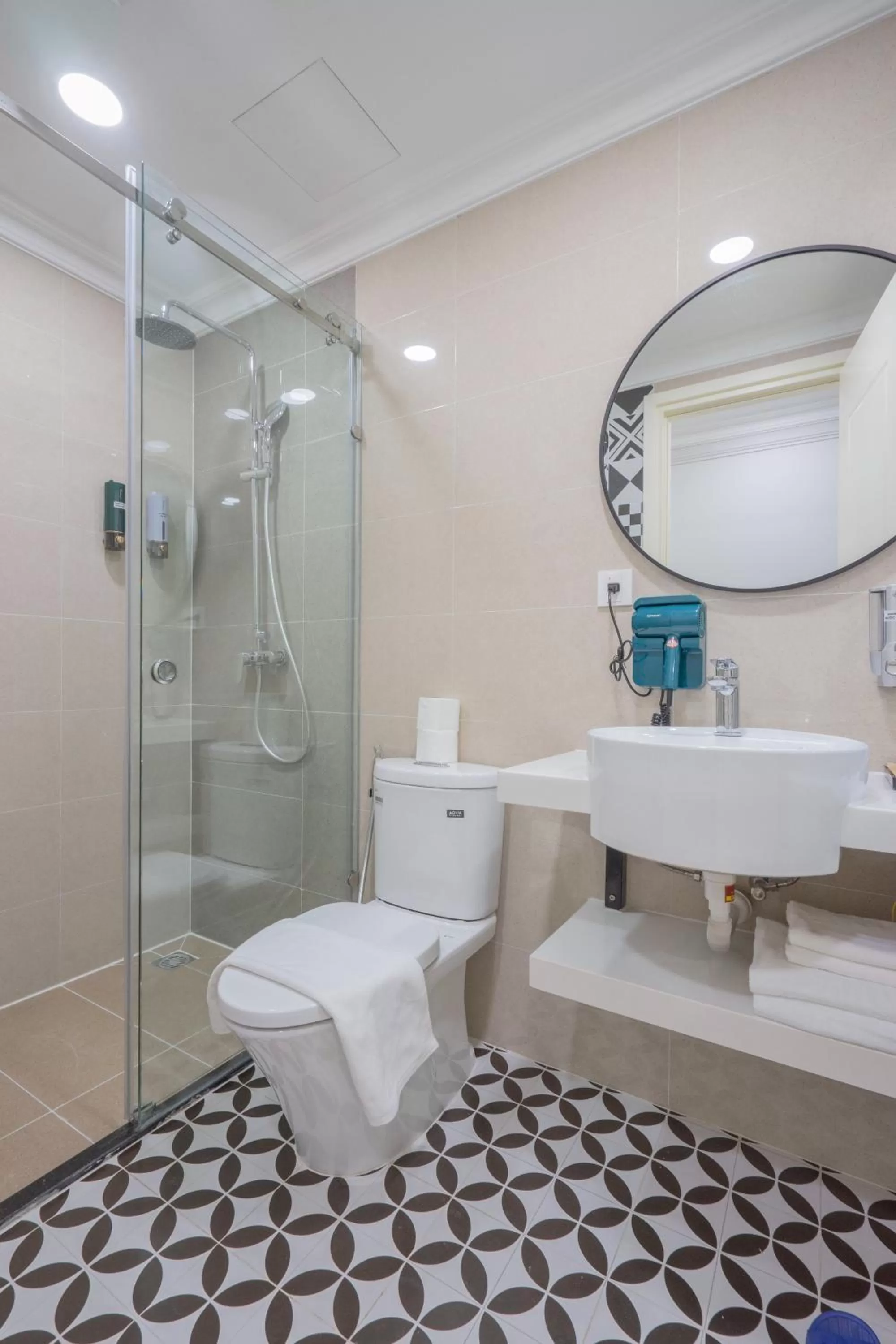 Shower, Bathroom in SAZI HOTEL - BÙI THỊ XUÂN