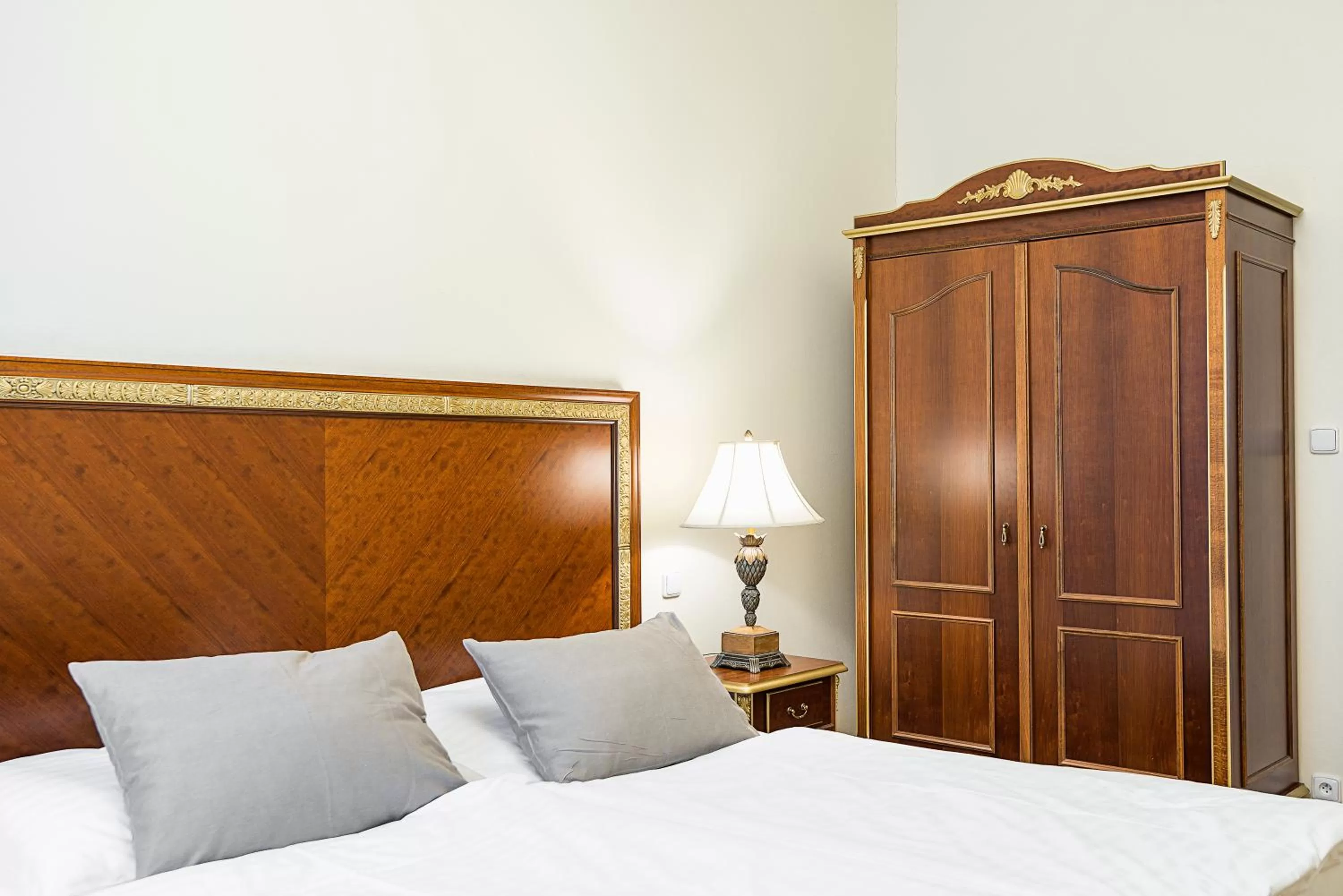 Bedroom, Bed in Residence Romanza