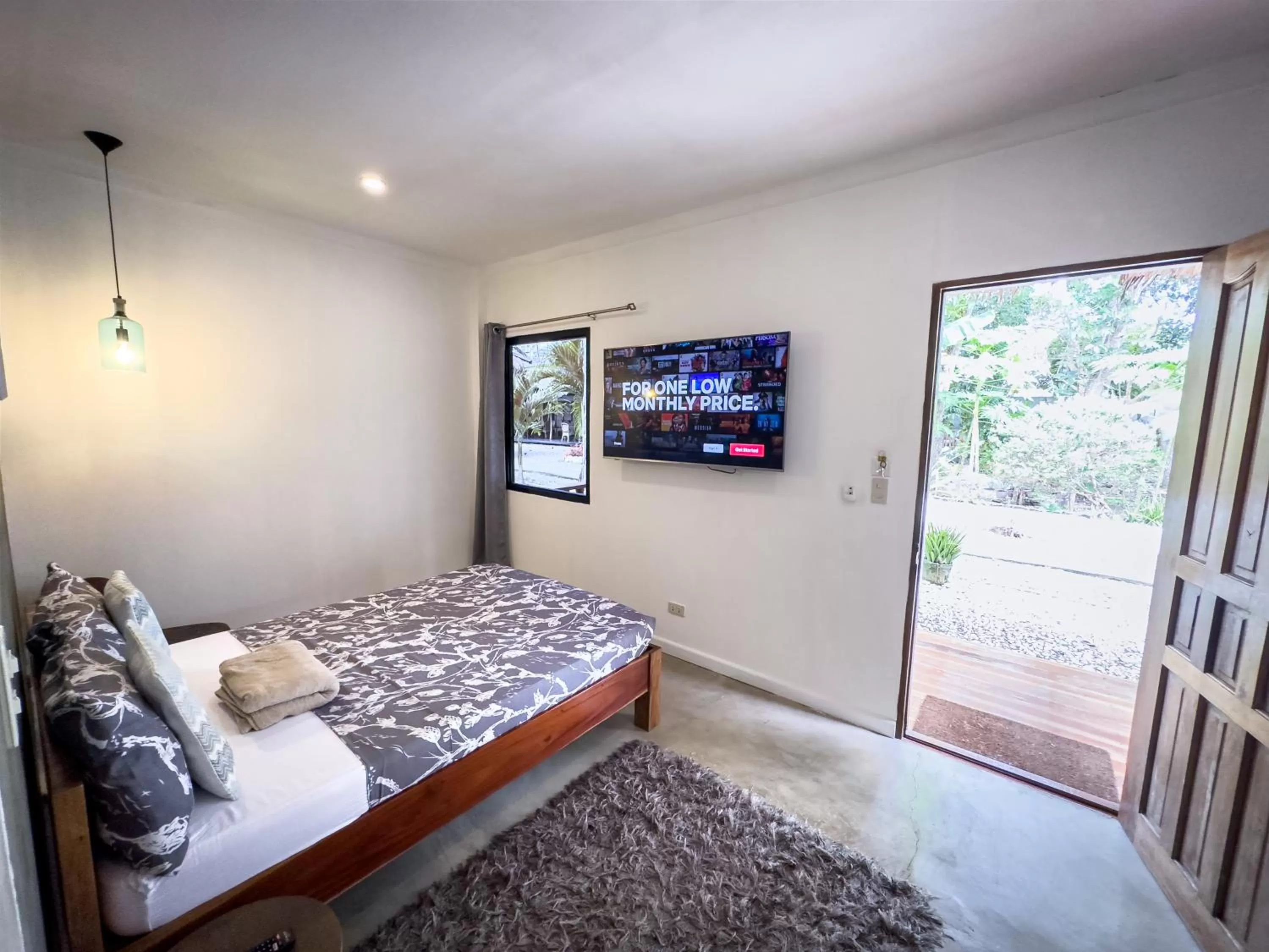 Photo of the whole room, Bed in Alona Pawikan