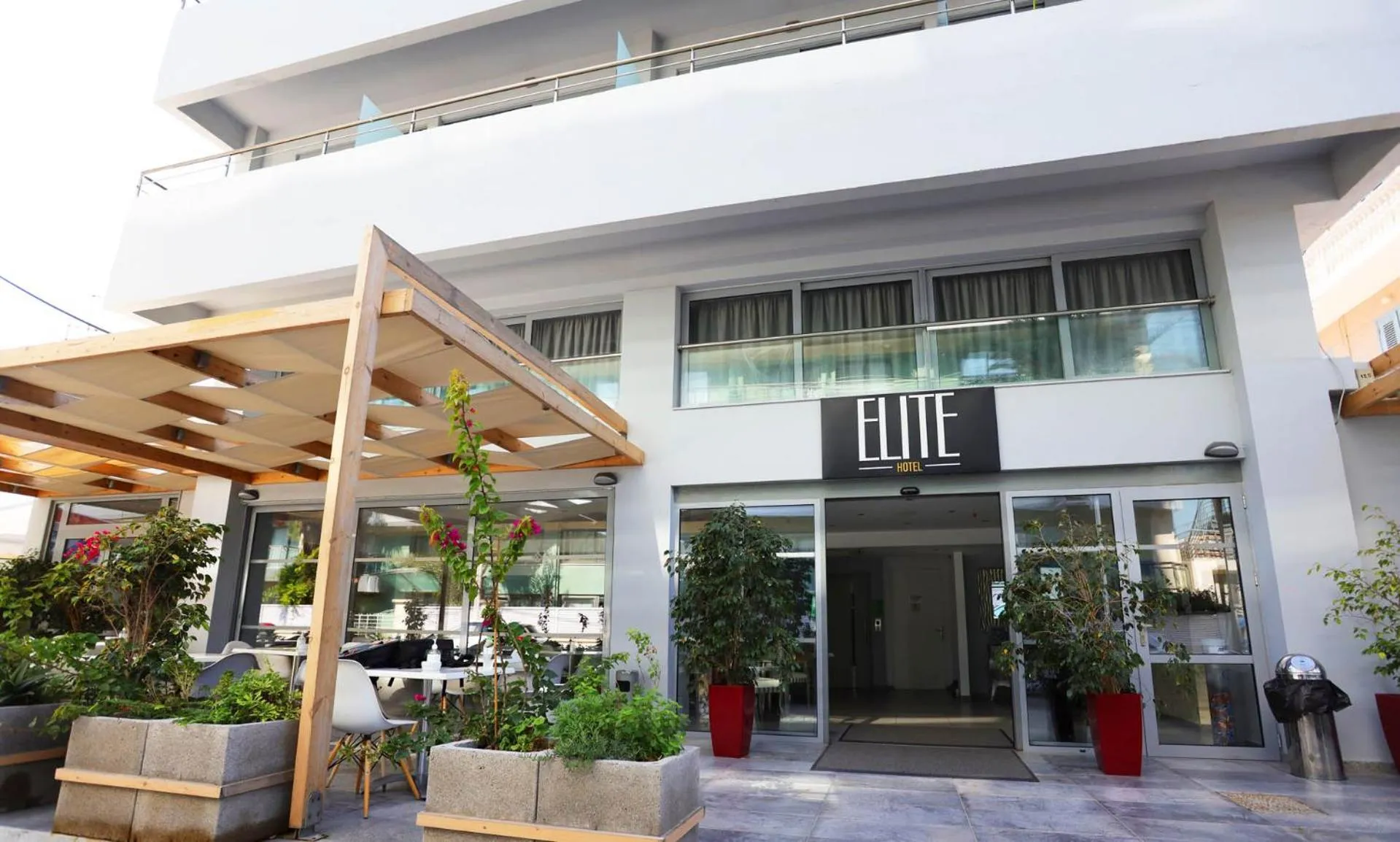 Facade/entrance in Elite Hotel