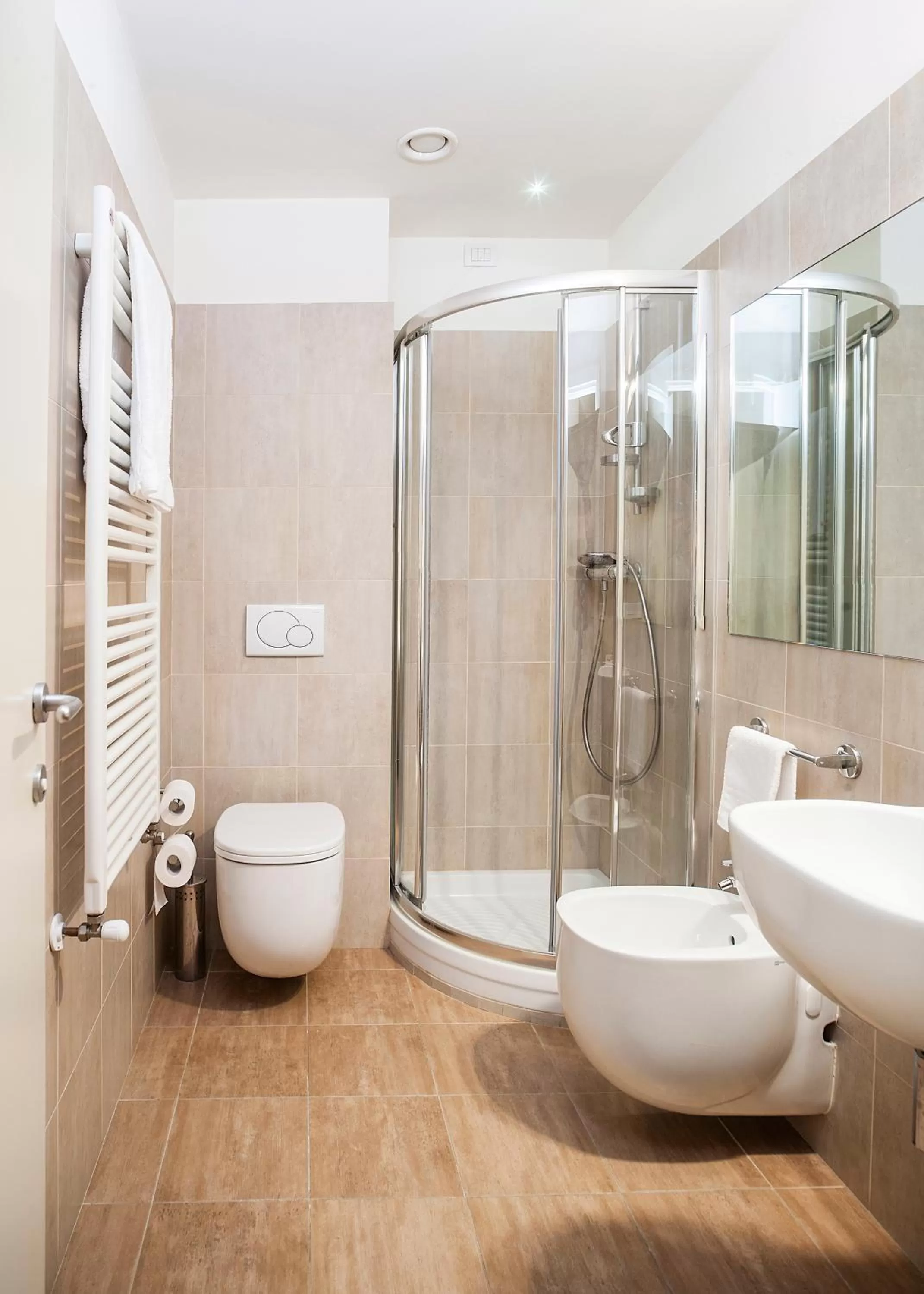 Bathroom in Hotel Hambros - Il Parco in Villa Banchieri