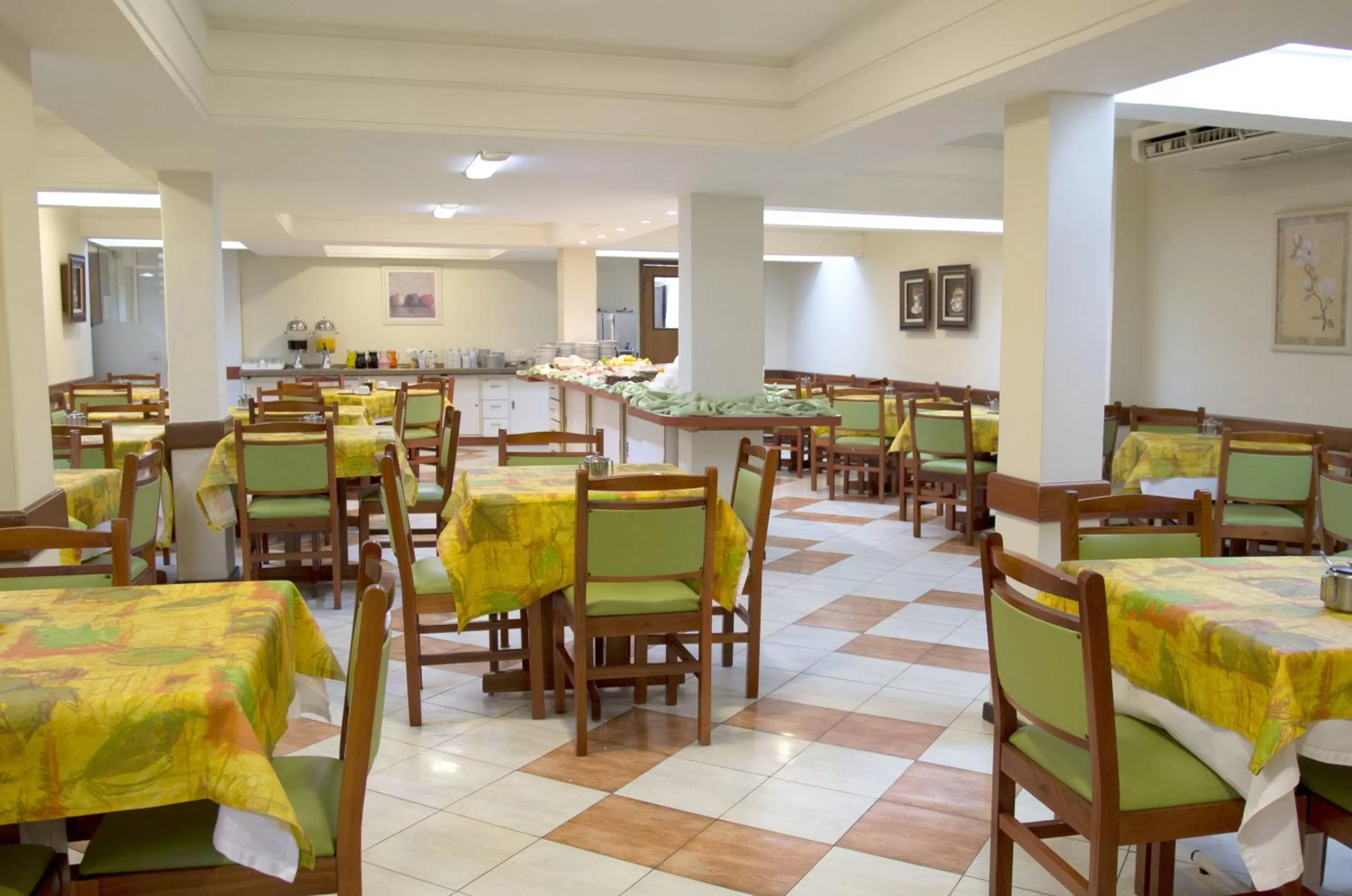 Restaurant/places to eat in Rede Andrade Mercado Hotel