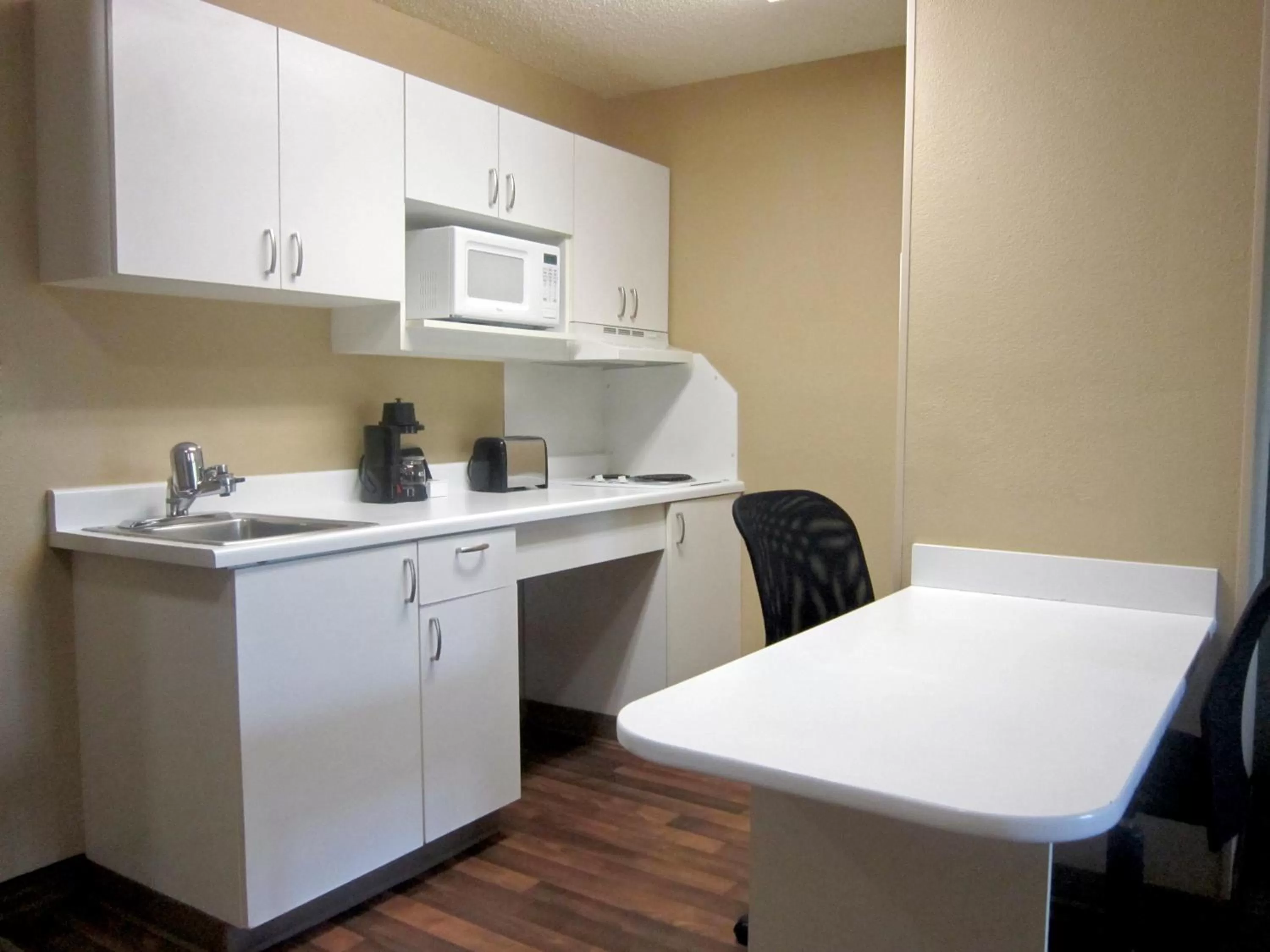 Kitchen or kitchenette in Extended Stay America Suites - Toledo - Holland