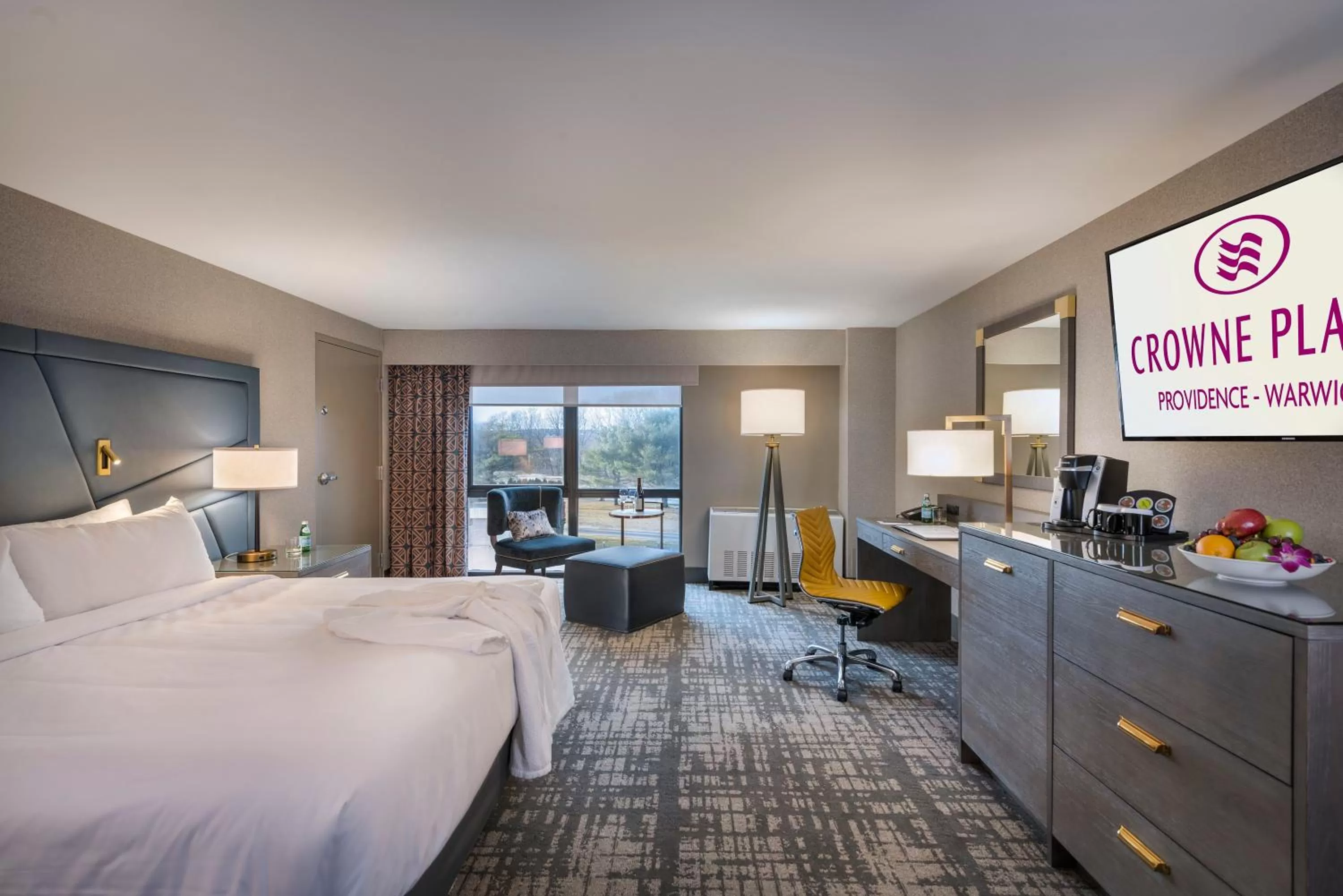 Photo of the whole room, Bed in Crowne Plaza Providence-Warwick (Airport) by IHG