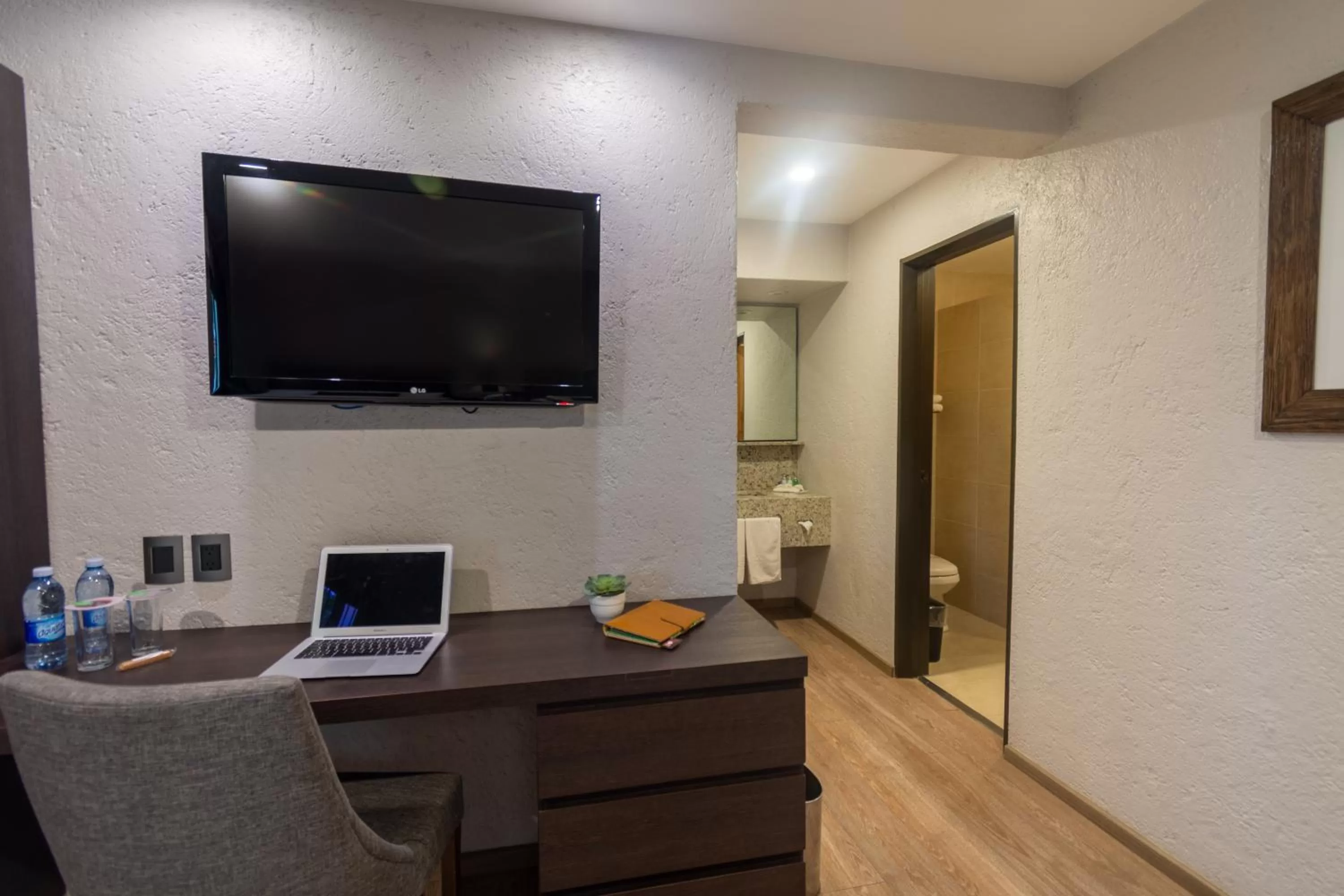 Decorative detail in Hotel Flamingo Inn