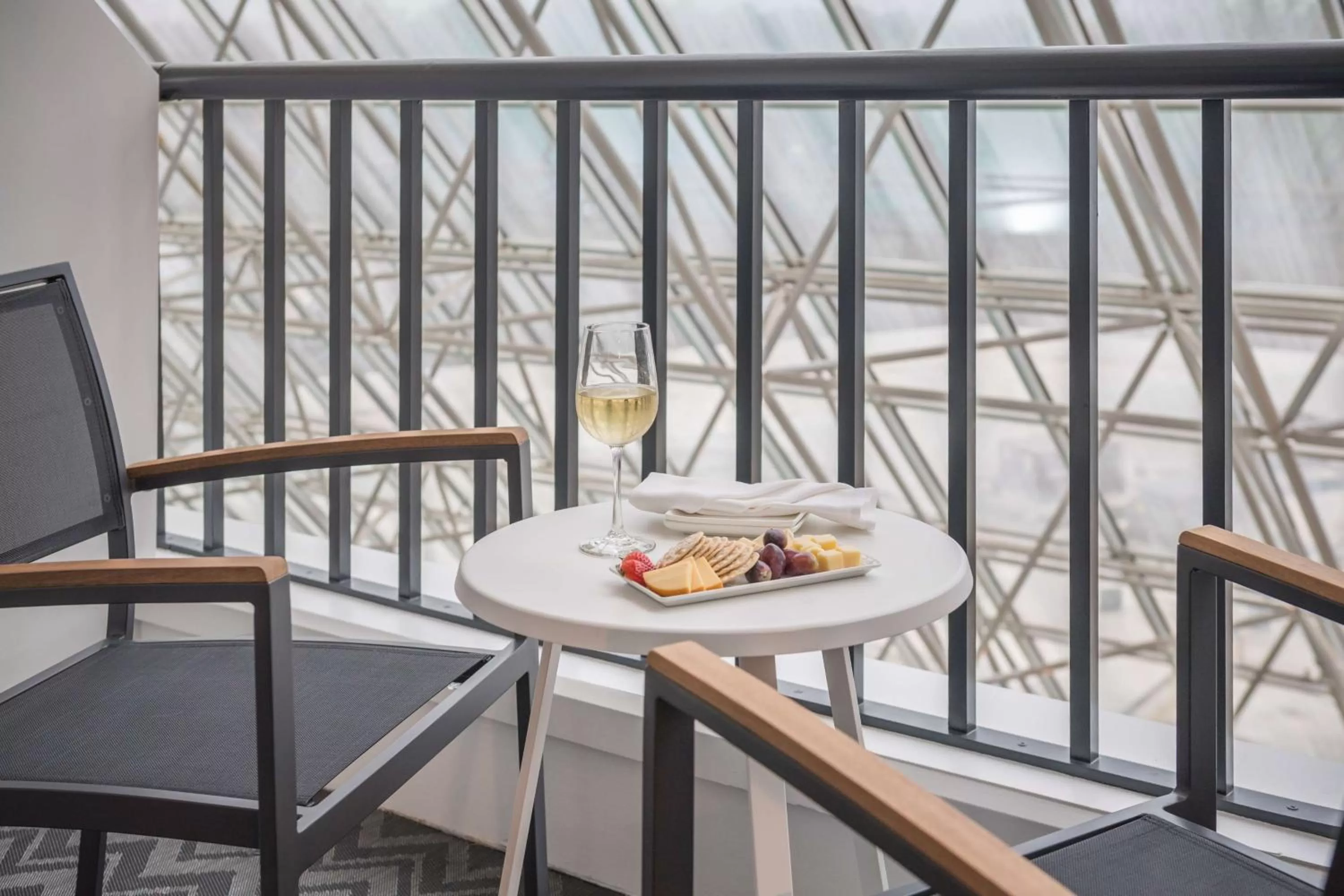 Living room in Hilton Boston Woburn