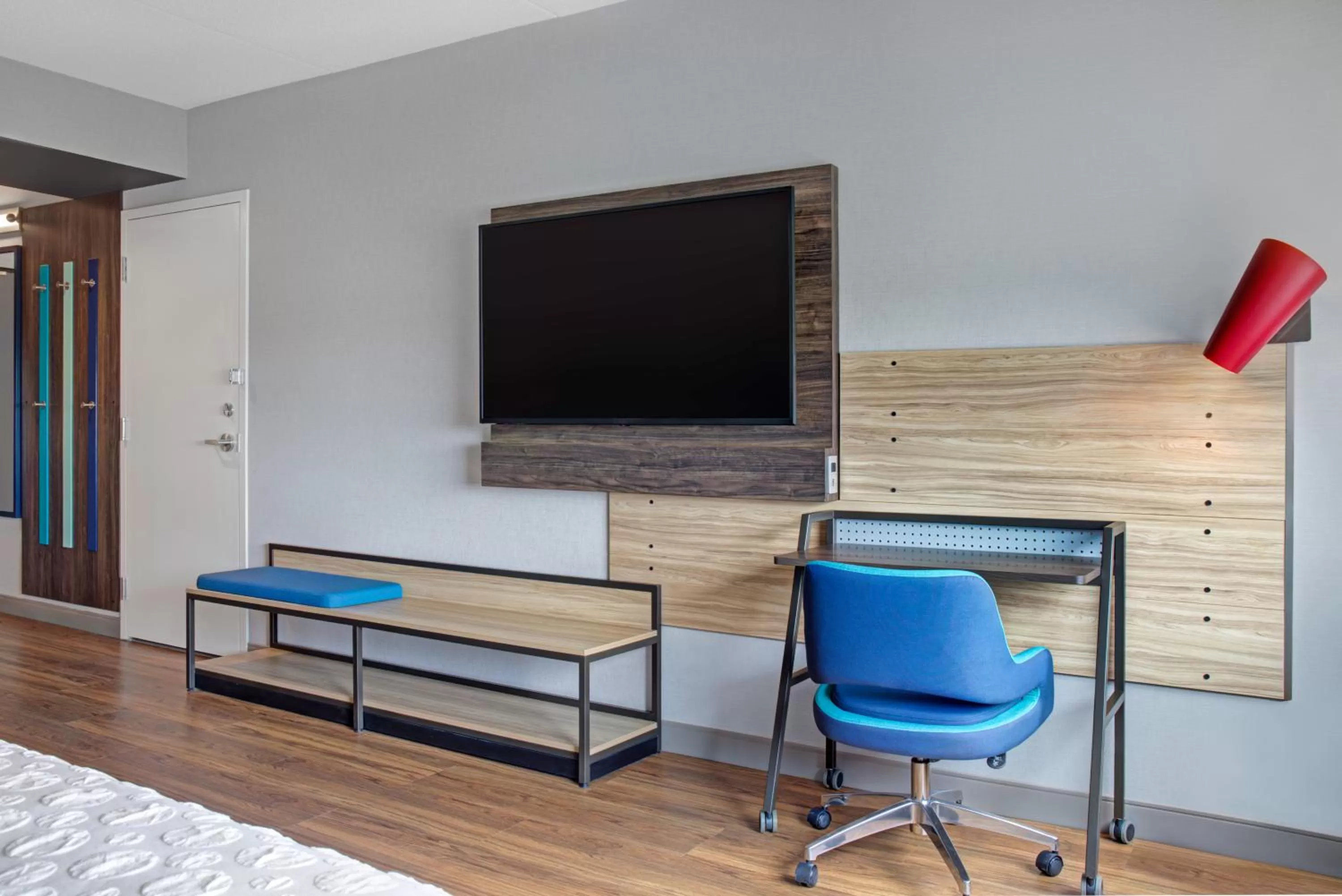 TV and multimedia, Bed in Tru By Hilton Toronto Airport West