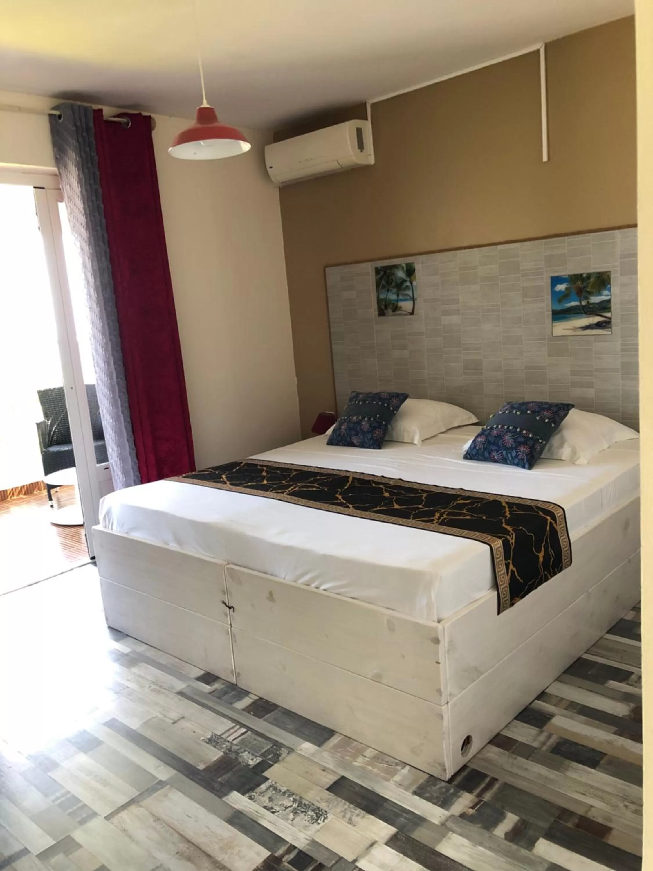 Bed in Hôtel Le Soleil Couchant