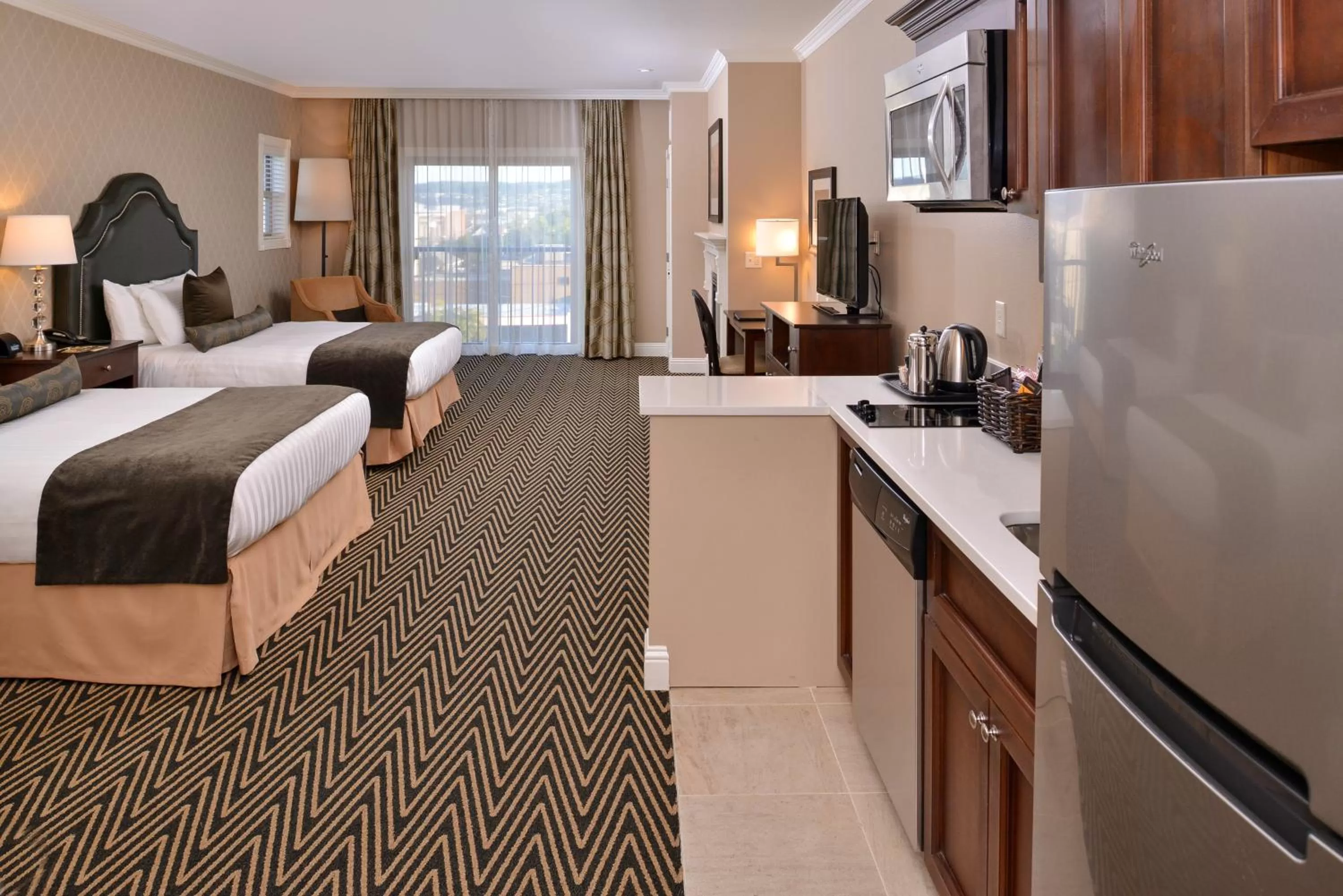 Bedroom, Bed in Majestic Inn and Spa