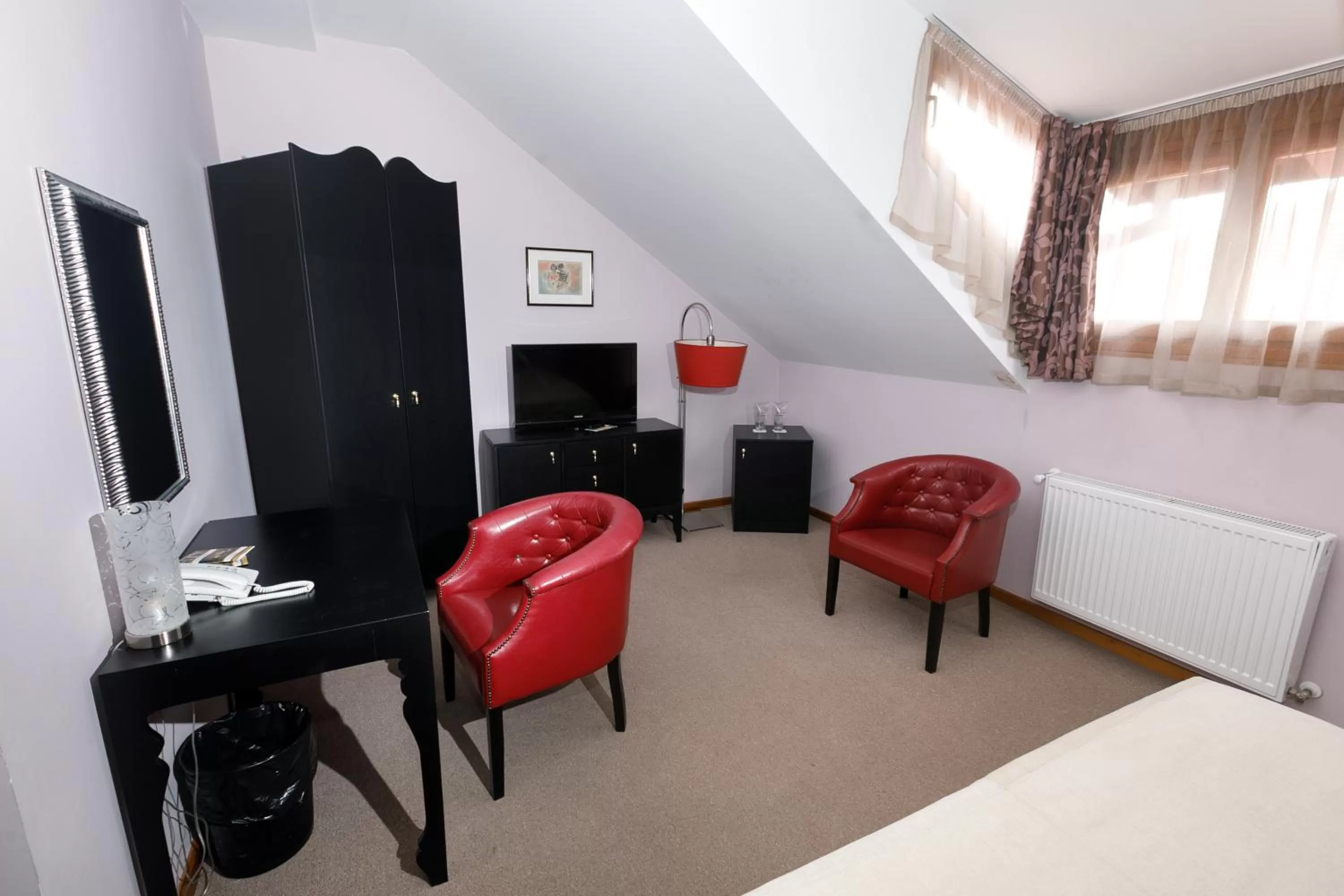 Photo of the whole room, Seating Area in Art Garni Hotel