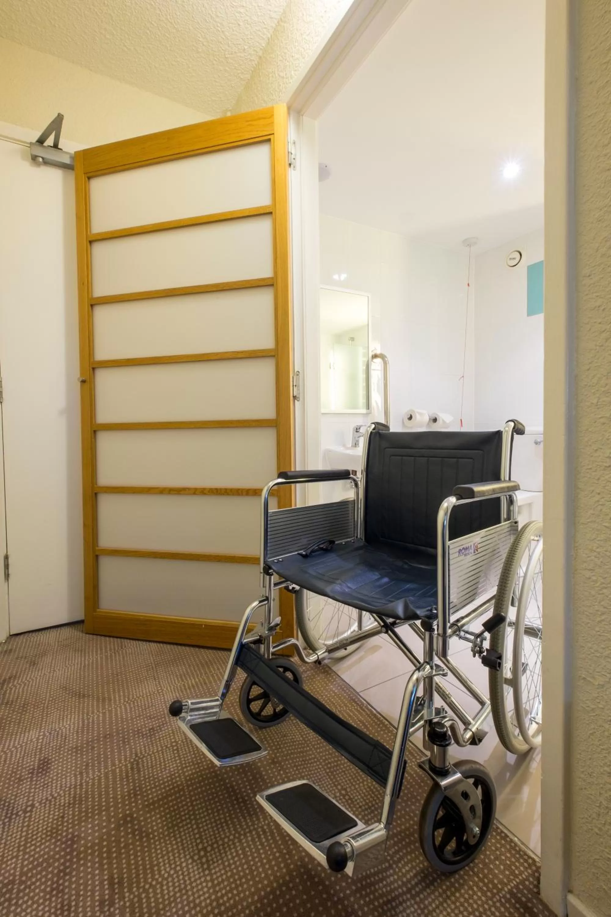 Facility for disabled guests in Novotel Southampton