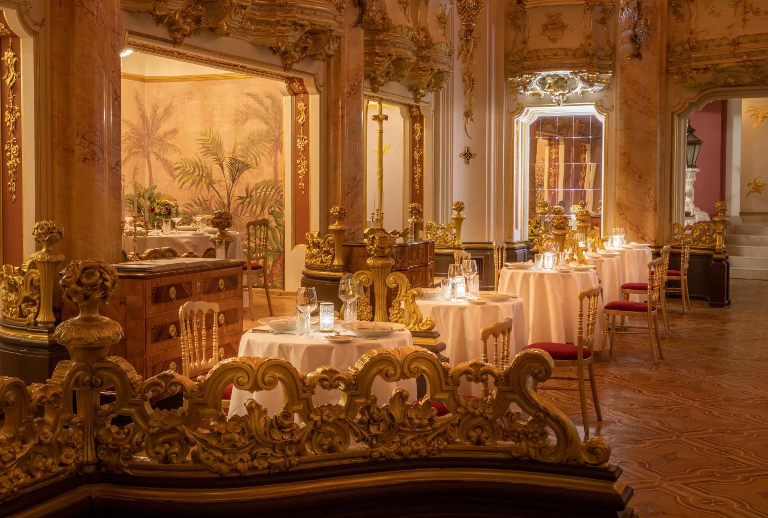 Evening entertainment in Grand Hotel Bohemia