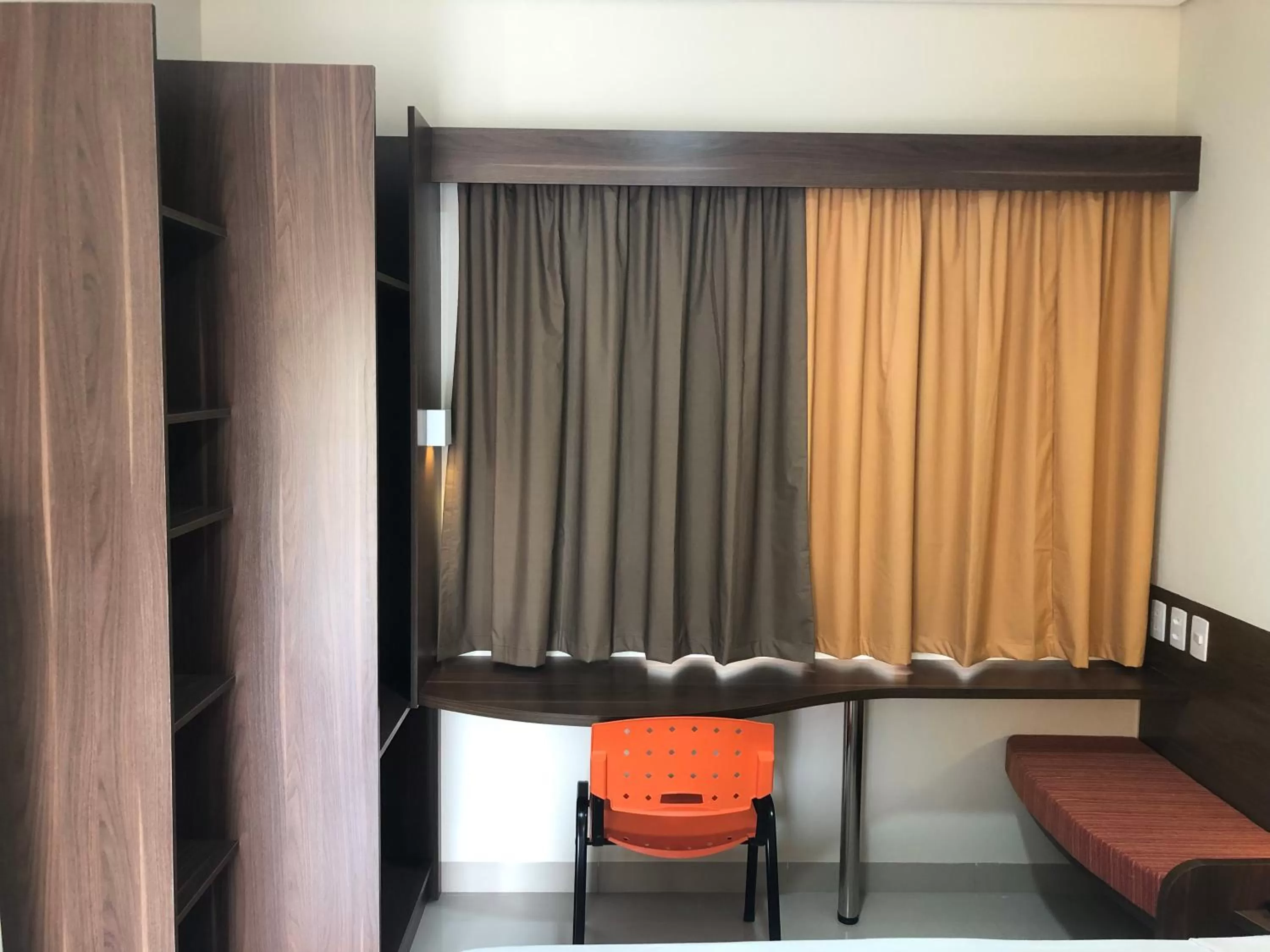 Bed, TV/Entertainment Center in Pousada Bem Bom - Itu