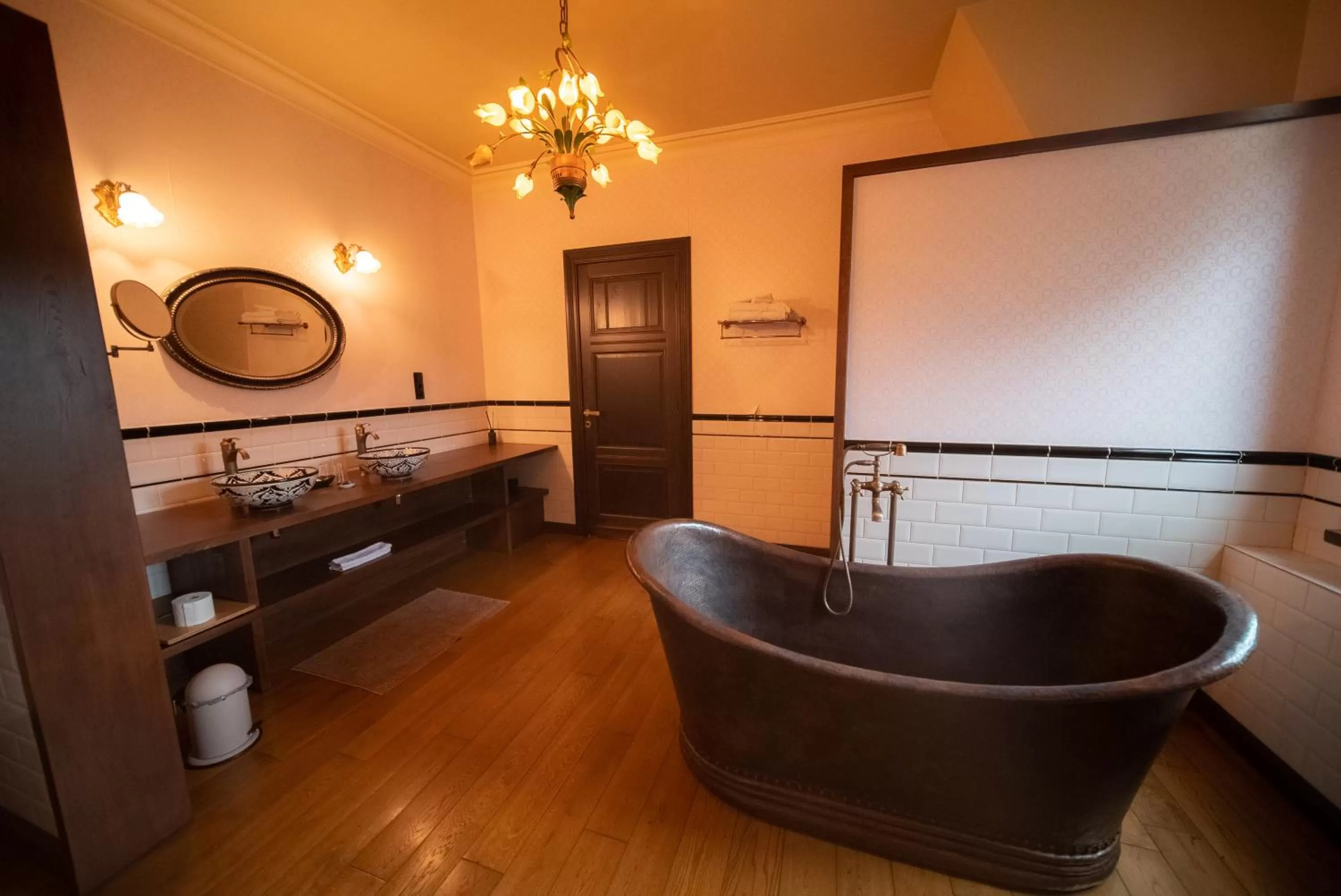 Bathroom in Clementine