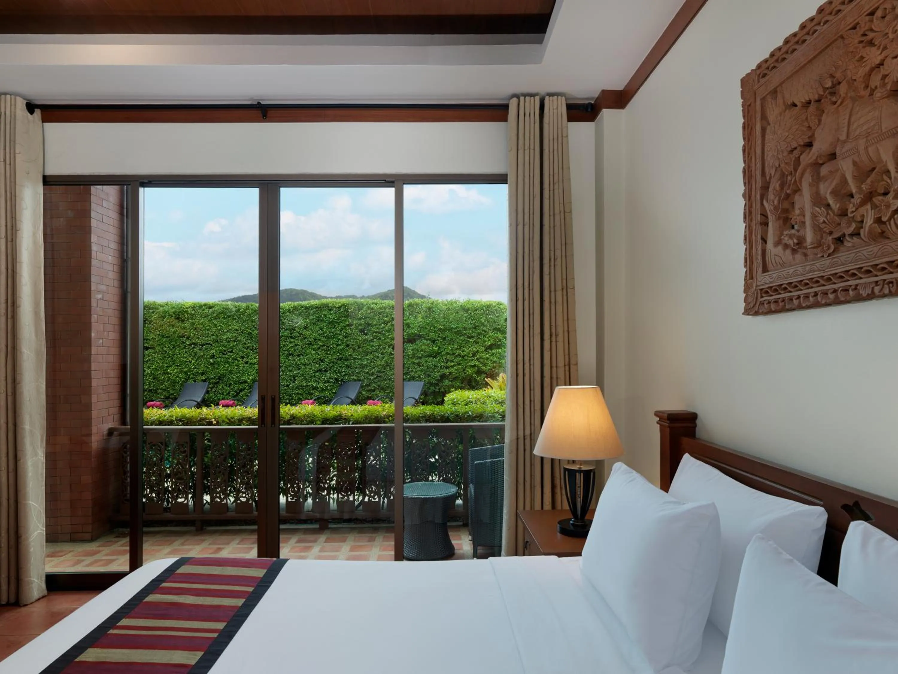 Photo of the whole room, Bed in Sun Hill Hotel Patong