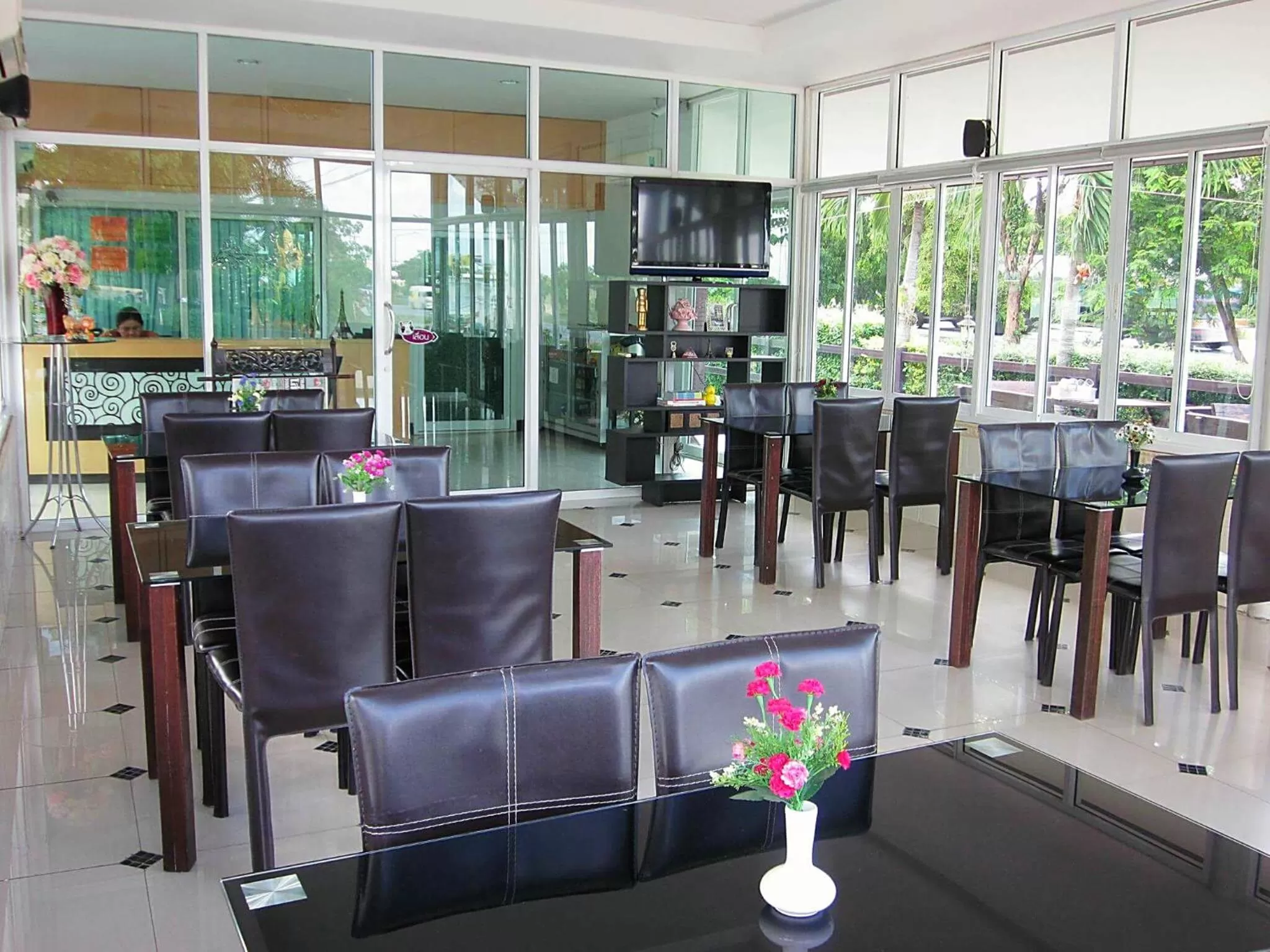 Dining area in โรงแรมฟ้าพราวฝน Fah Proud Fon Hotel