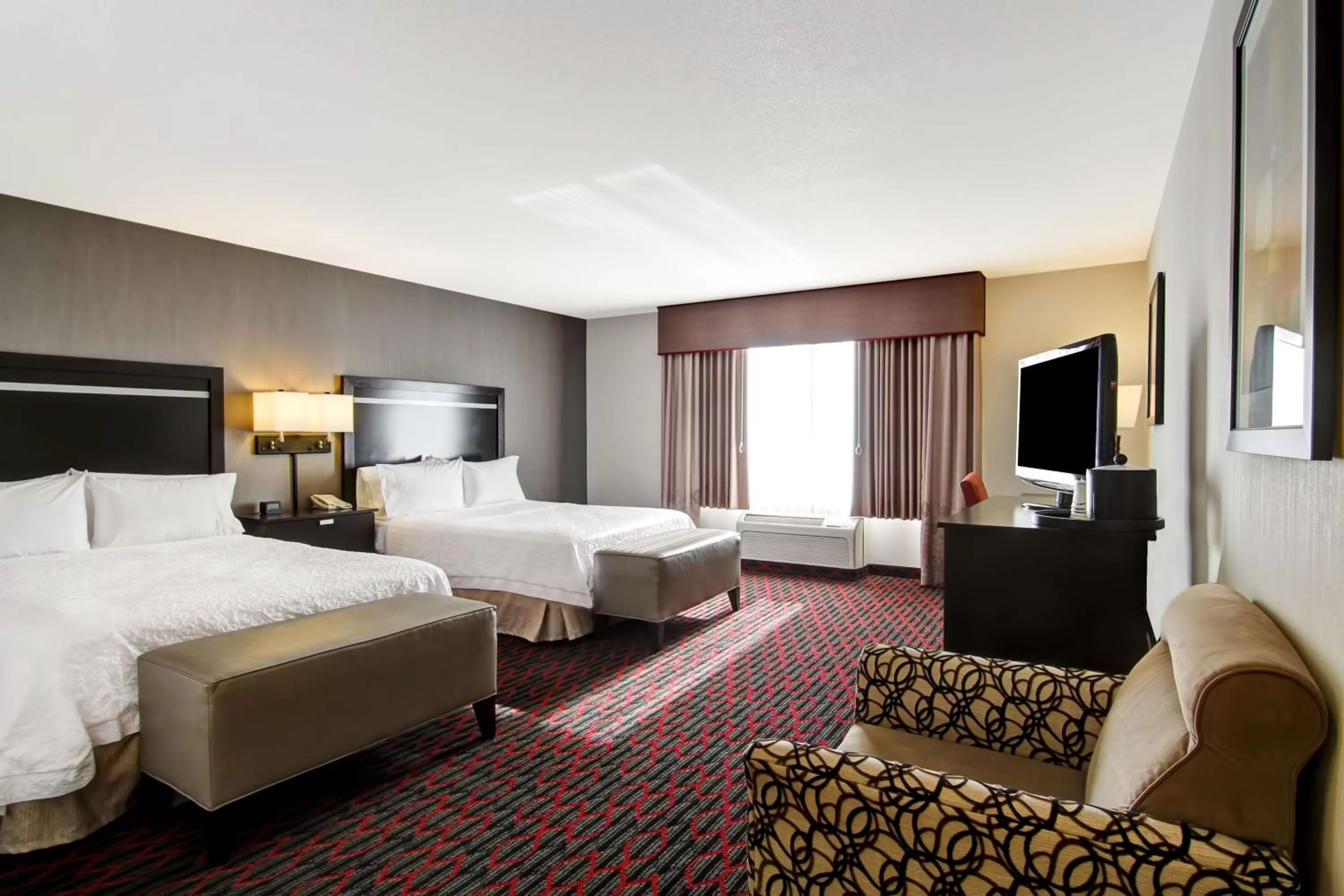 Bed in Hampton Inn & Suites Red Deer