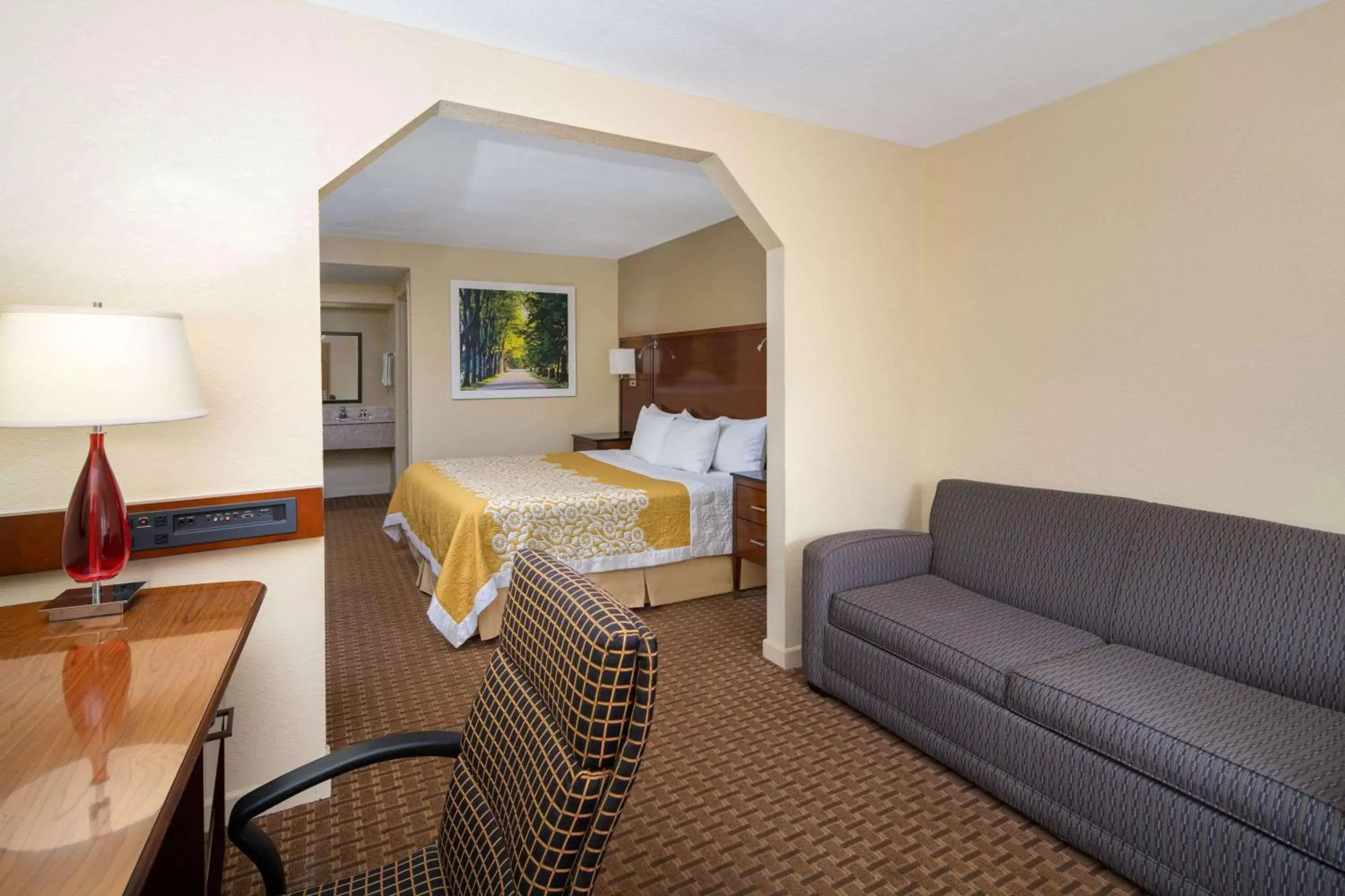 King Suite - Non-Smoking in Days Inn by Wyndham Thomaston King Suite - Non-Smoking in Days Inn by Wyndham Thomaston