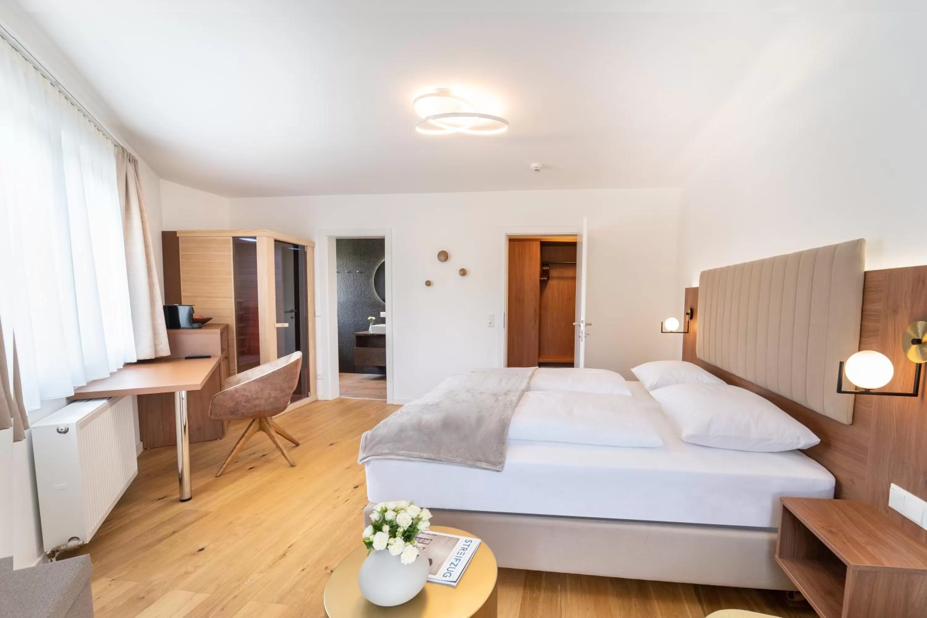 Bedroom, Bed in das mondsee