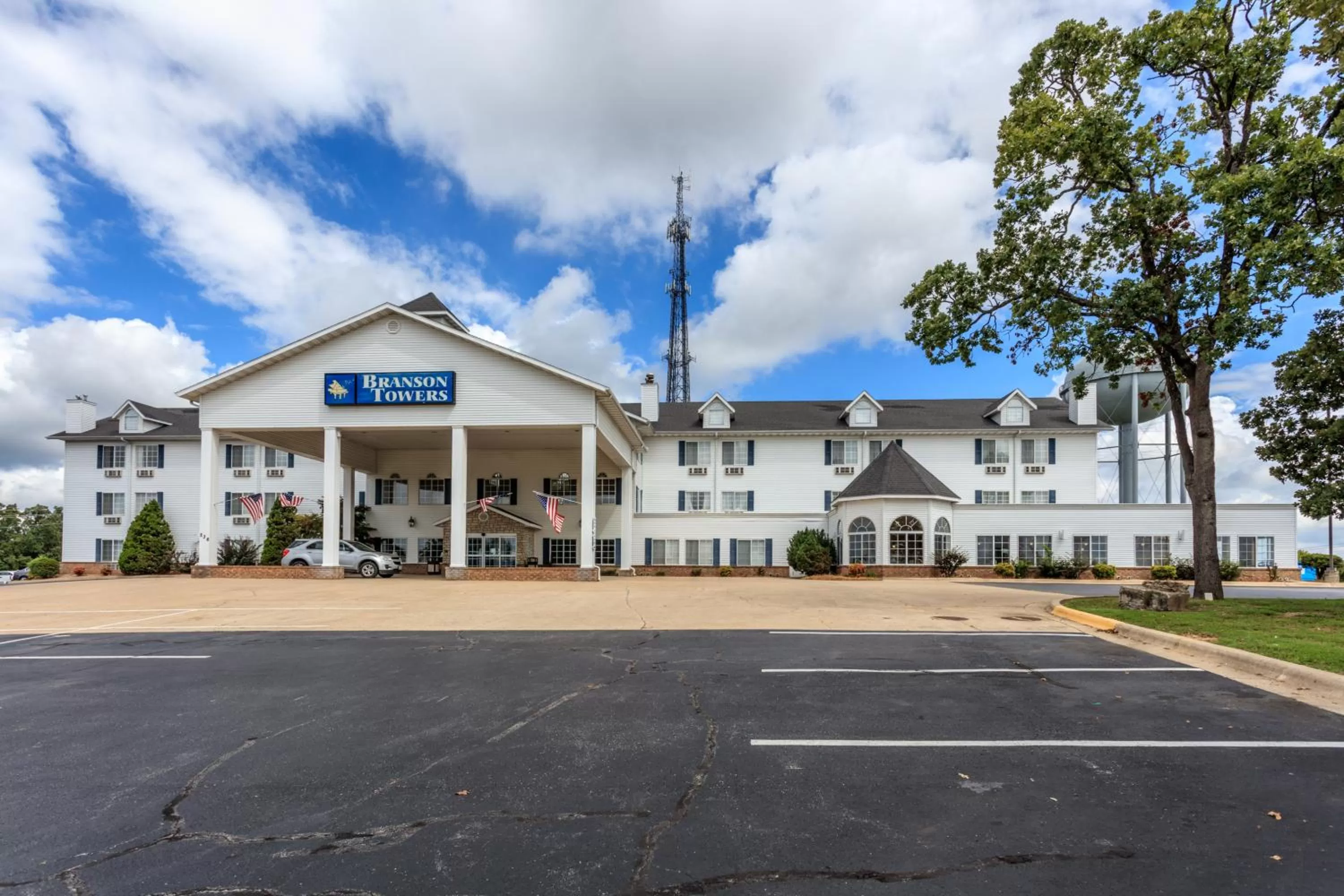 Property building in Branson Towers Hotel