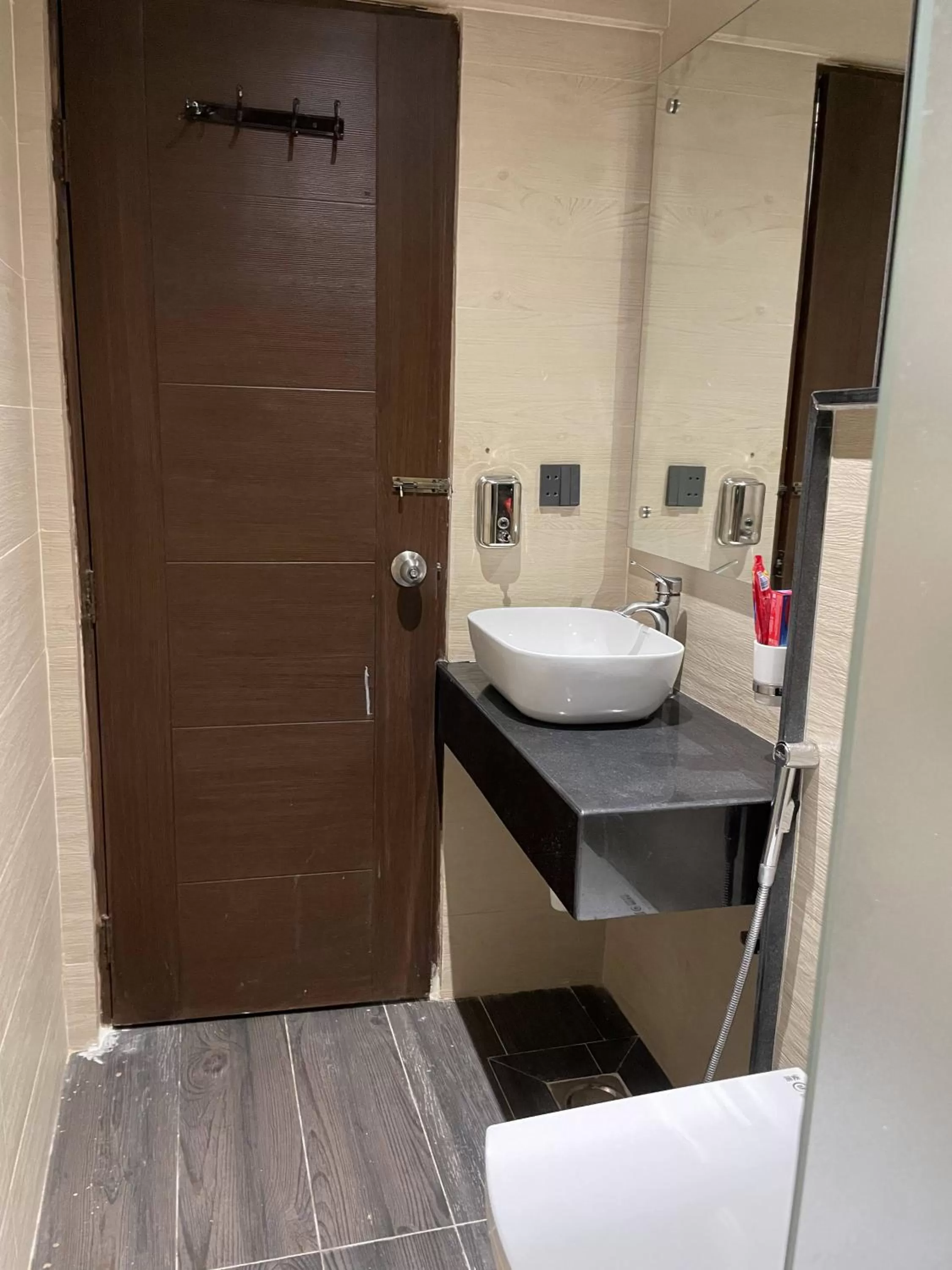 Bathroom in Hamsun Shahrah-e-Faisal