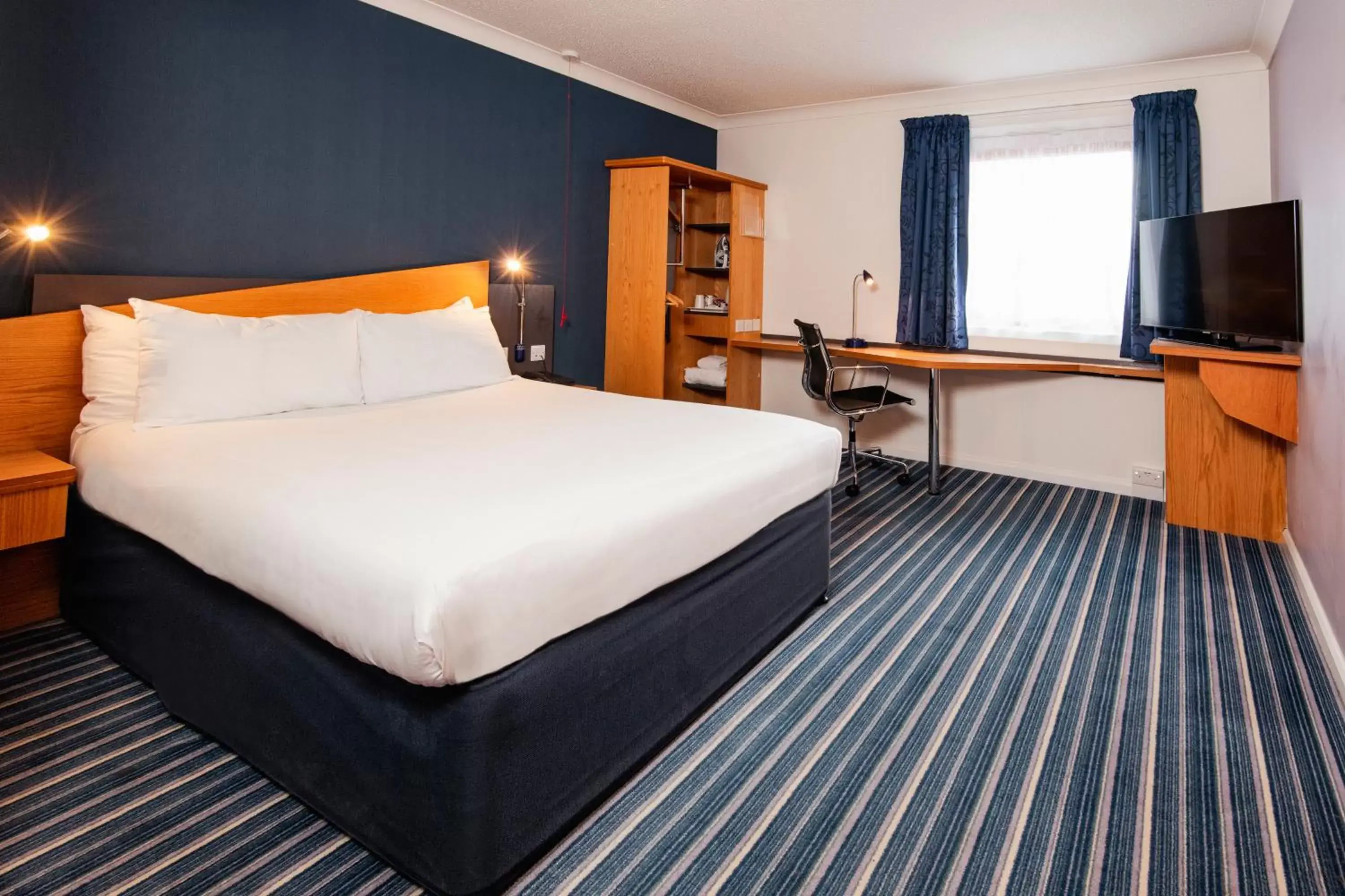Double Room with Free Hot Breakfast - Accessible in Holiday Inn Express Bristol City Centre by IHG Double Room with Free Hot Breakfast - Accessible in Holiday Inn Express Bristol City Centre by IHG