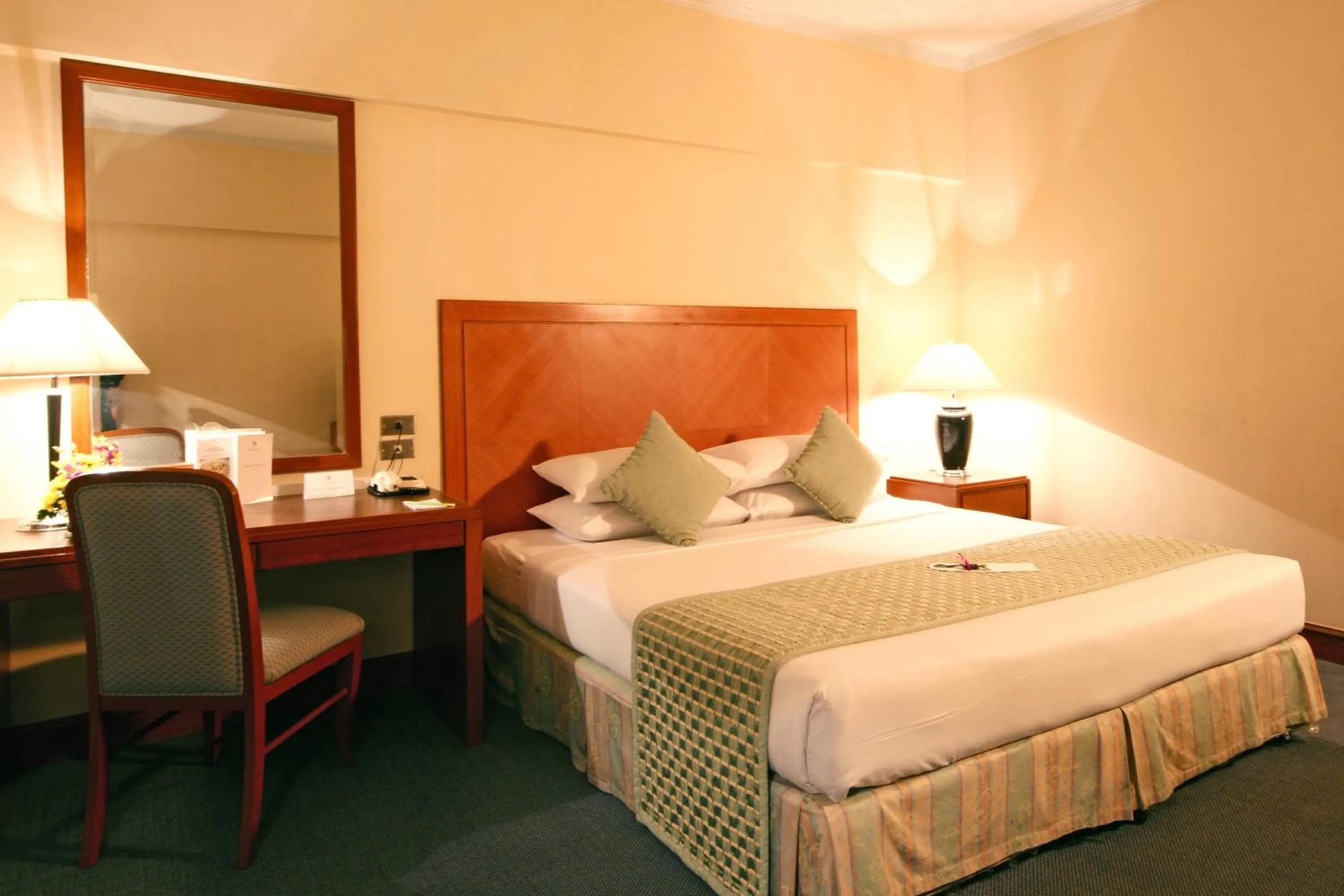 Bed in Bangkok Palace Hotel