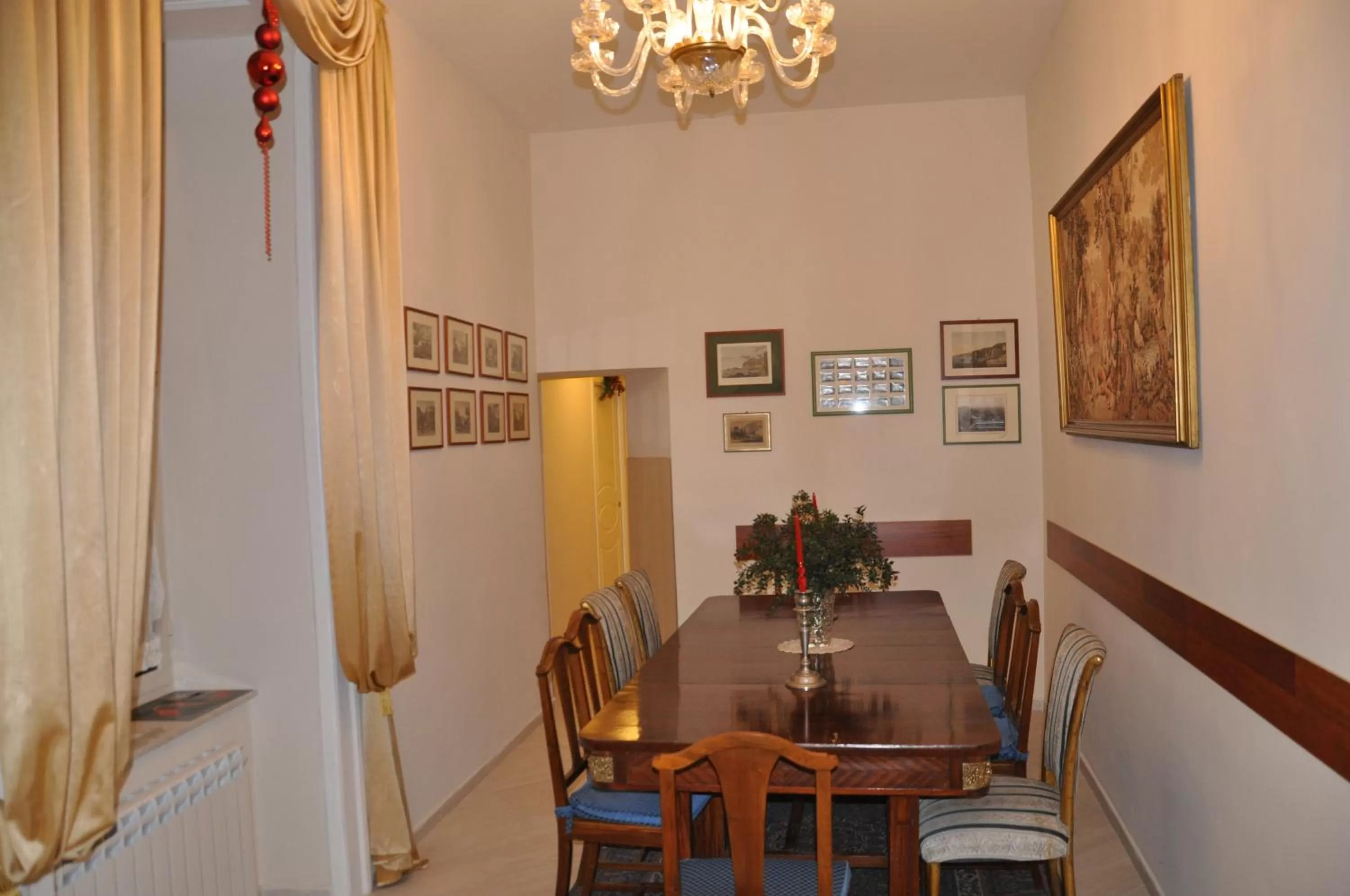Dining area in Domus Borbonica