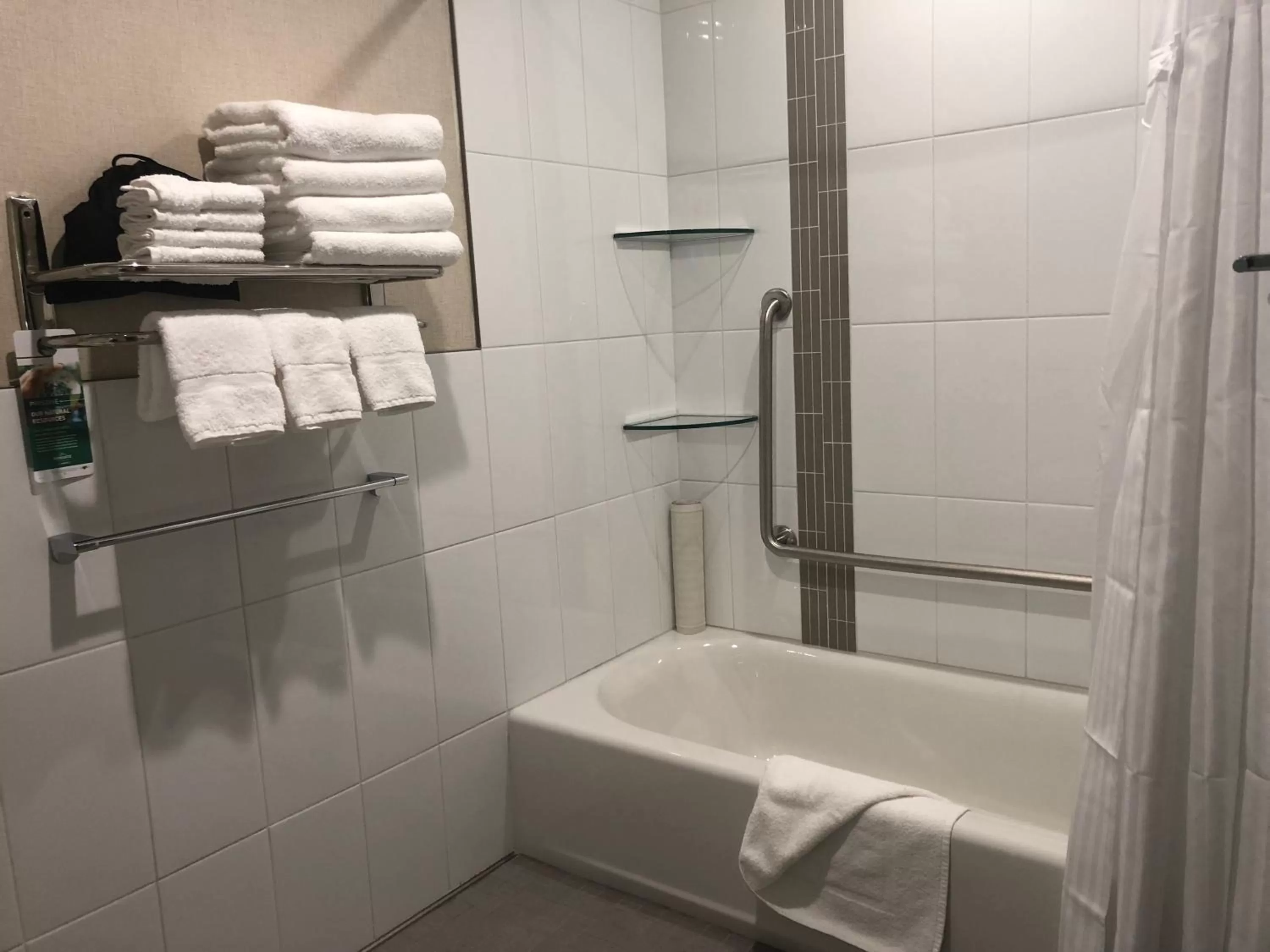 Bath in Wingate by Wyndham Kamloops