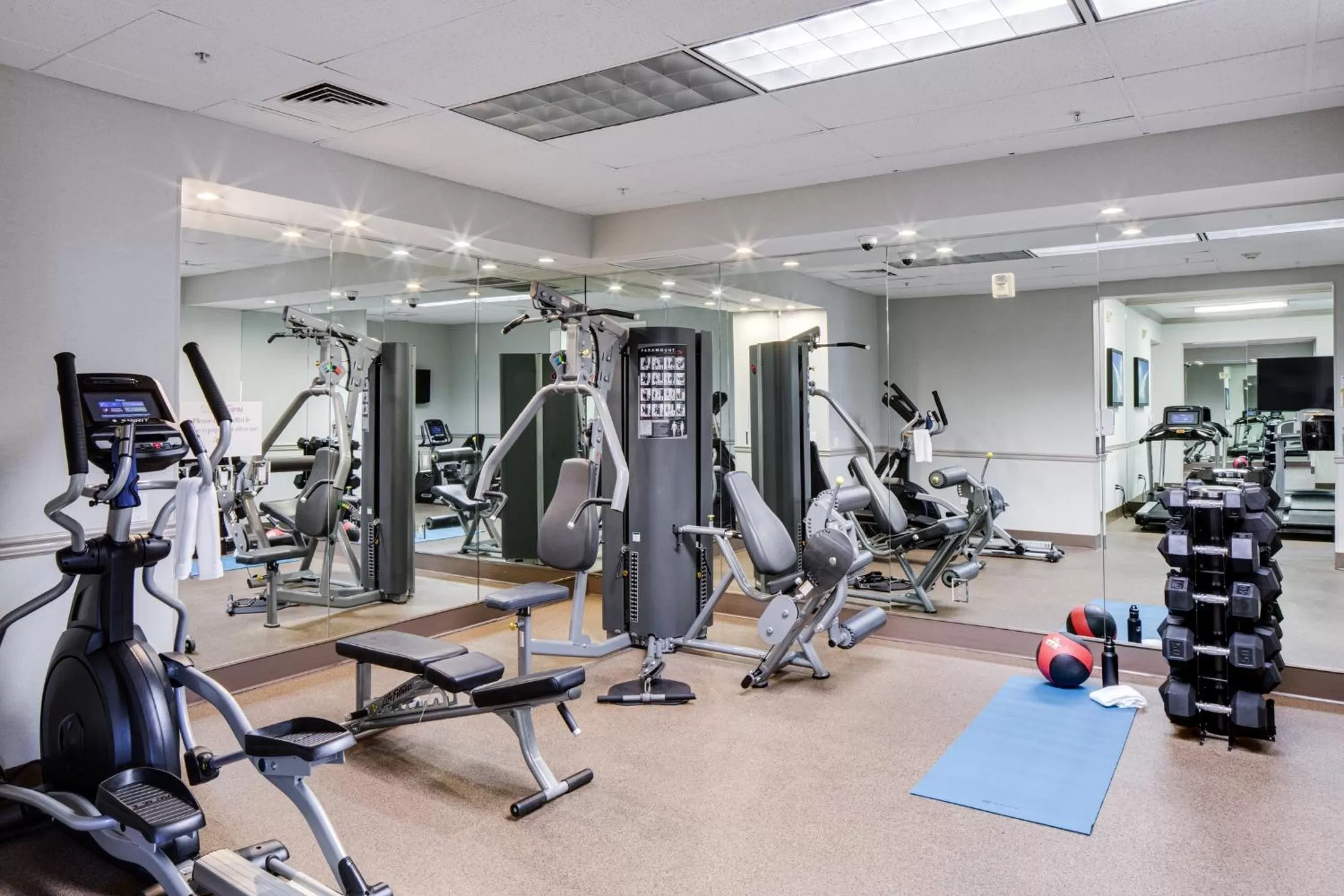 Fitness centre/facilities in Ayres Hotel Seal Beach - Cypress